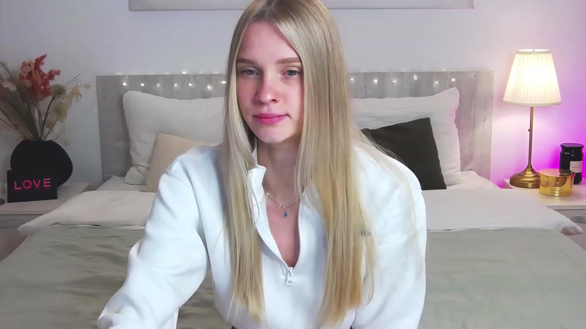 Gallery image thumbnail from Angell_XO's myfreecams stream on, 03/06/2023, 20:02 image 8 of 20