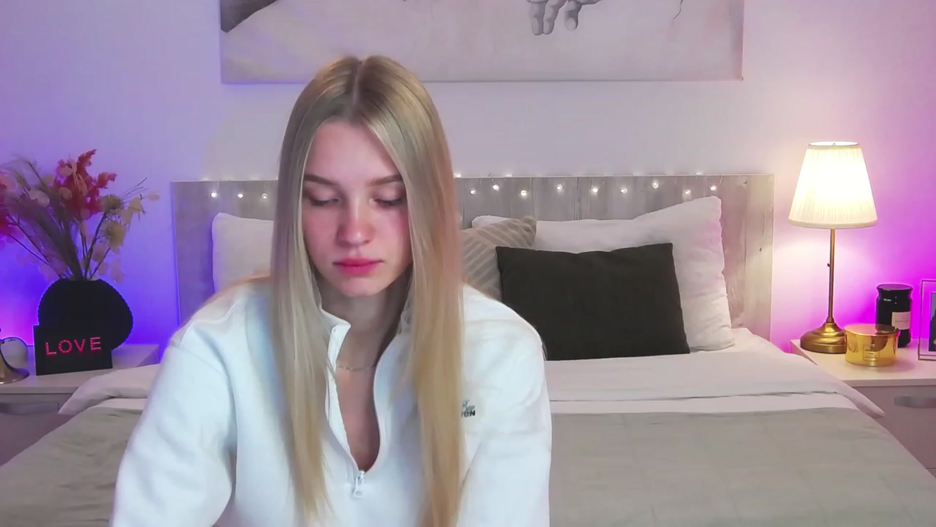 Gallery image thumbnail from Angell_XO's myfreecams stream on, 03/07/2023, 06:29 image 6 of 20