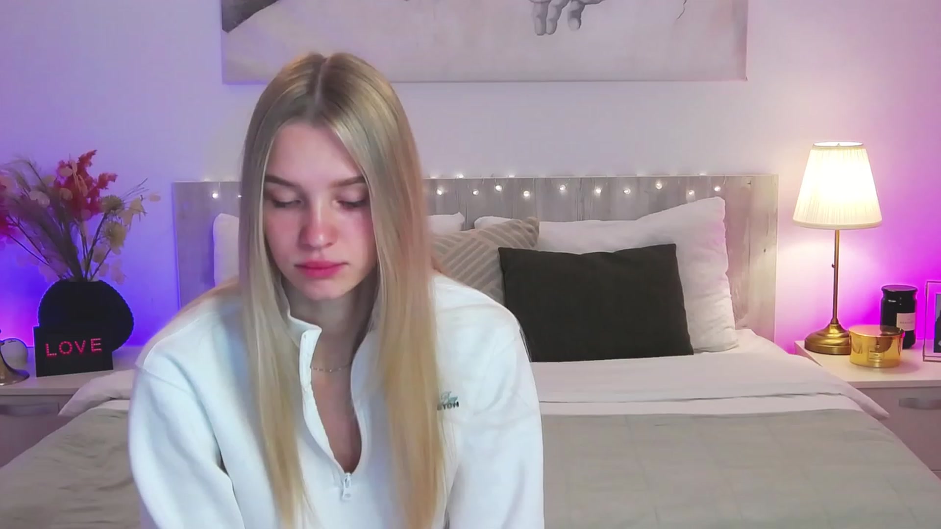 Gallery image thumbnail from Angell_XO's myfreecams stream on, 03/07/2023, 06:29 image 1 of 20