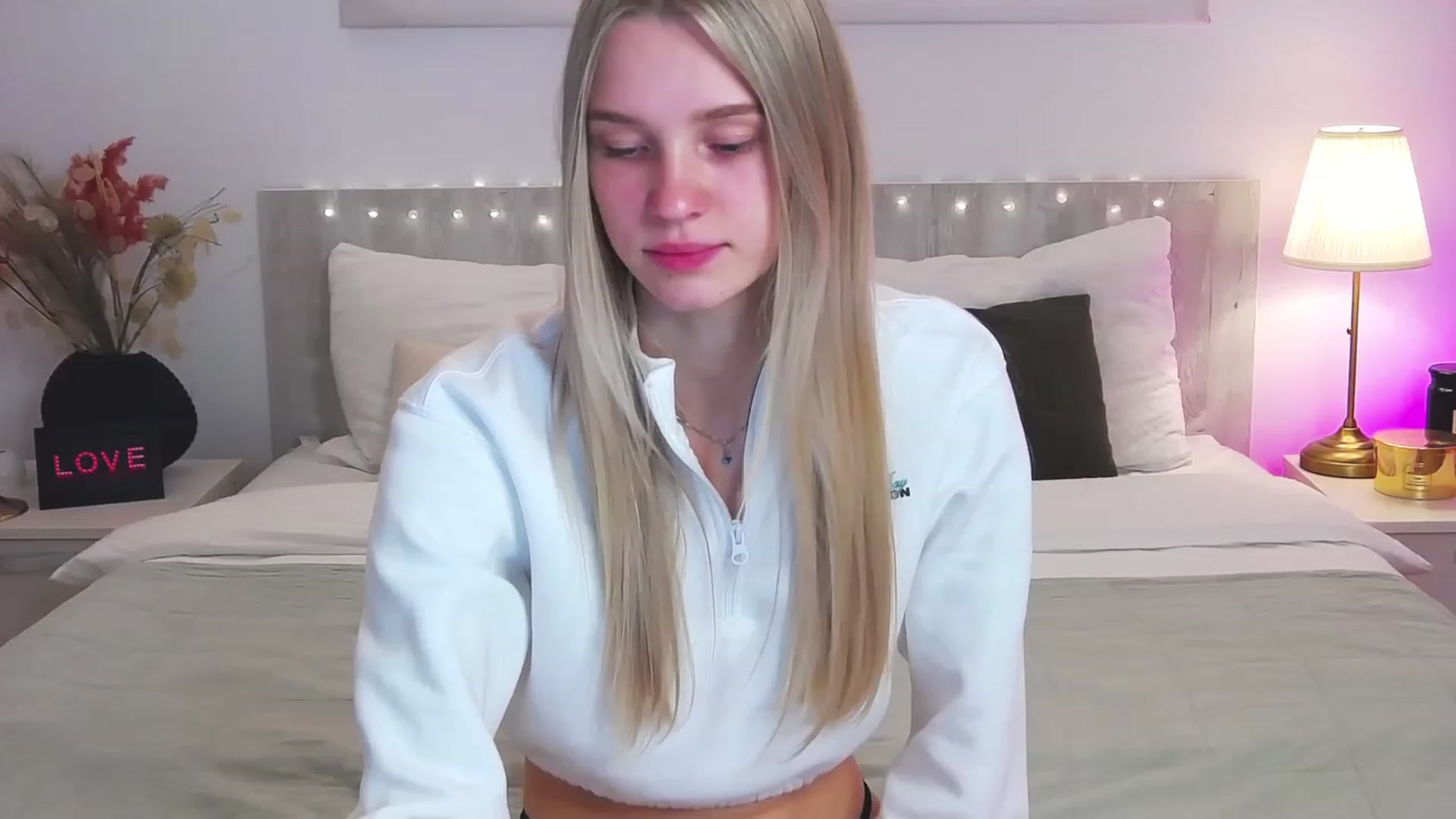 Gallery image thumbnail from Angell_XO's myfreecams stream on, 03/07/2023, 12:04 image 2 of 20