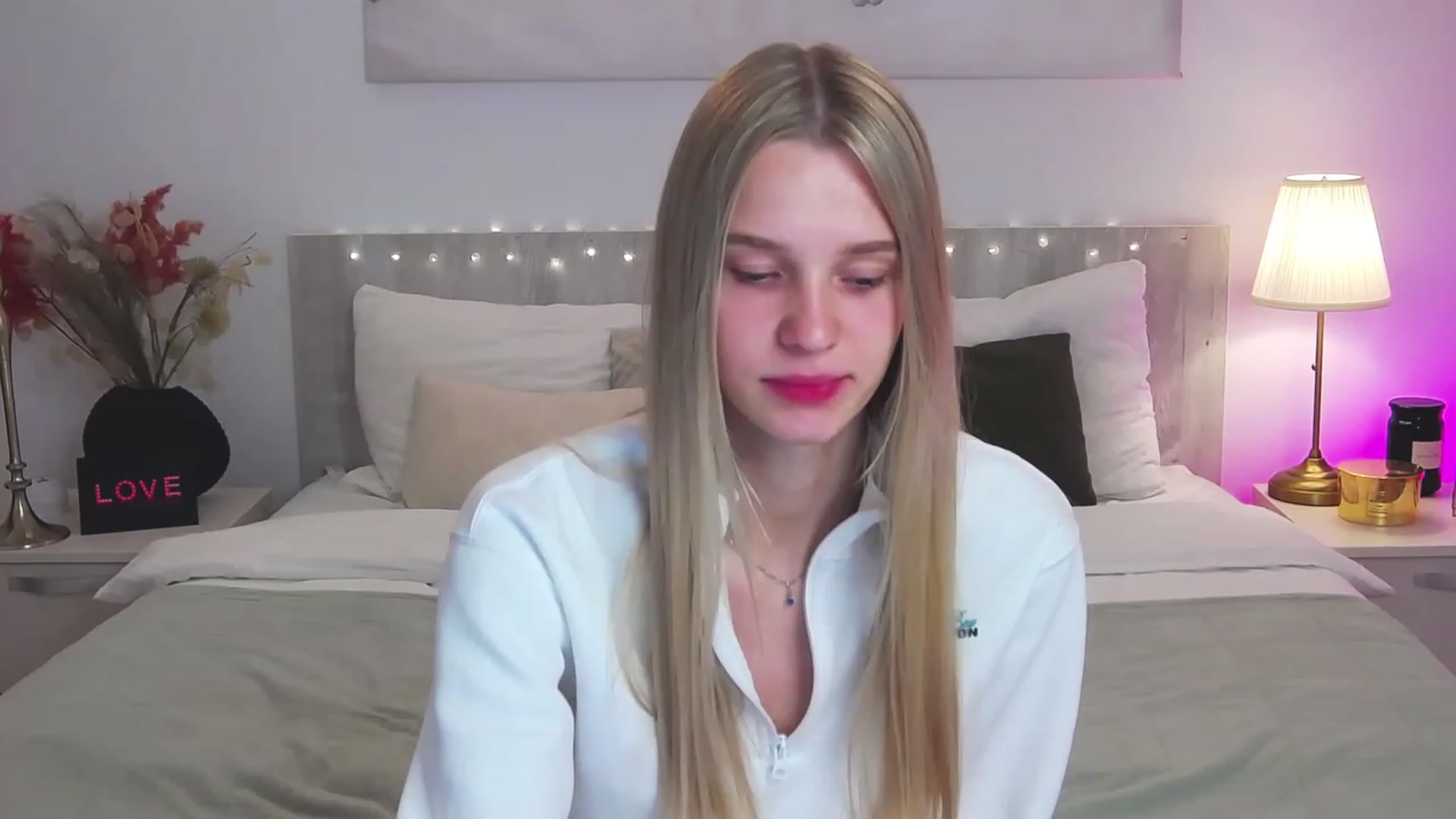 Gallery image thumbnail from Angell_XO's myfreecams stream on, 03/07/2023, 13:05 image 17 of 20