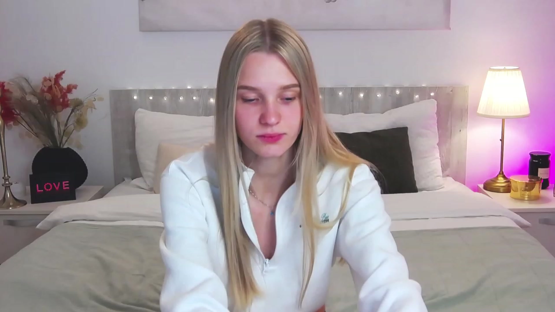 Gallery image thumbnail from Angell_XO's myfreecams stream on, 03/07/2023, 13:05 image 4 of 20