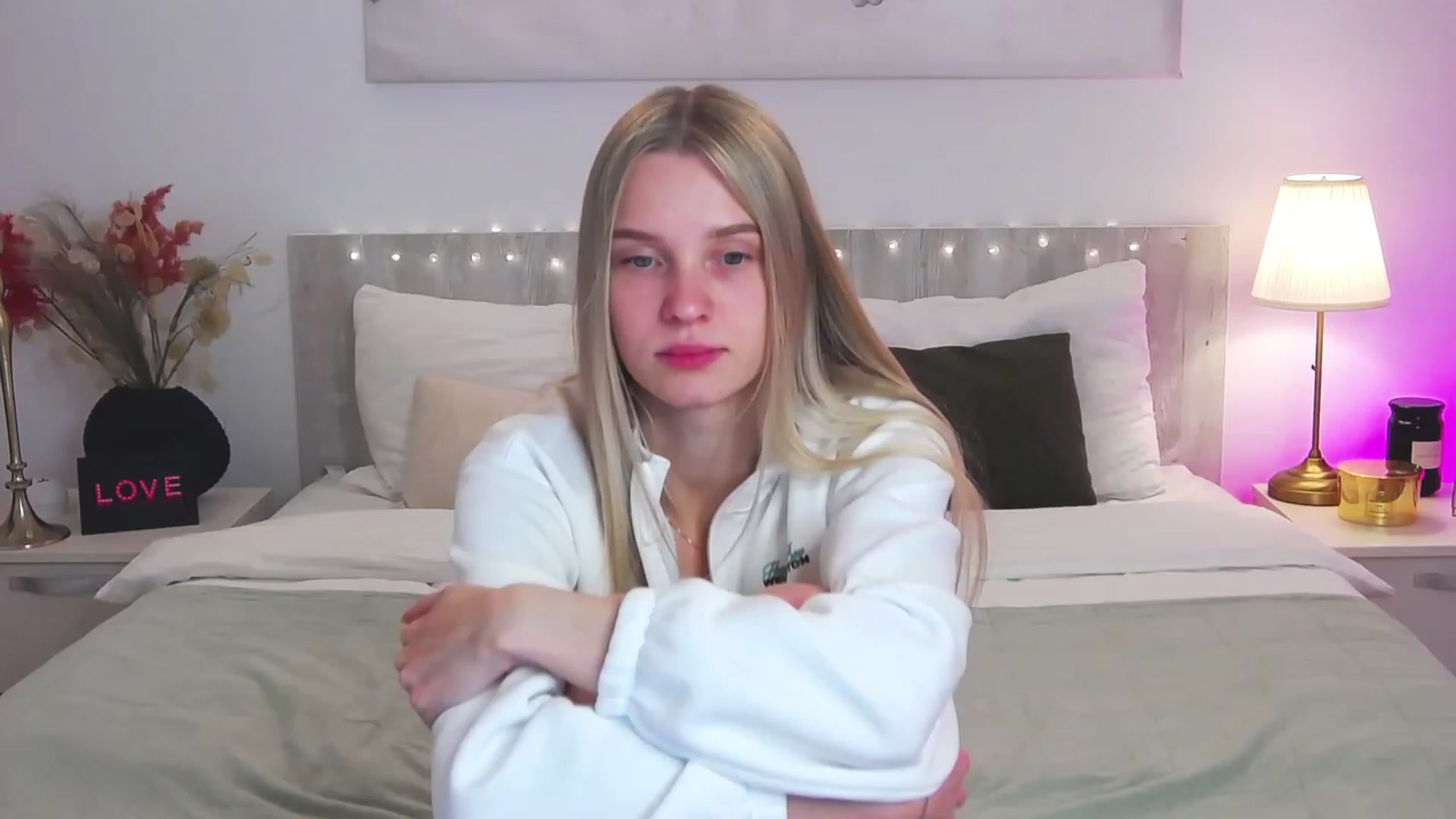 Gallery image thumbnail from Angell_XO's myfreecams stream on, 03/07/2023, 13:05 image 8 of 20