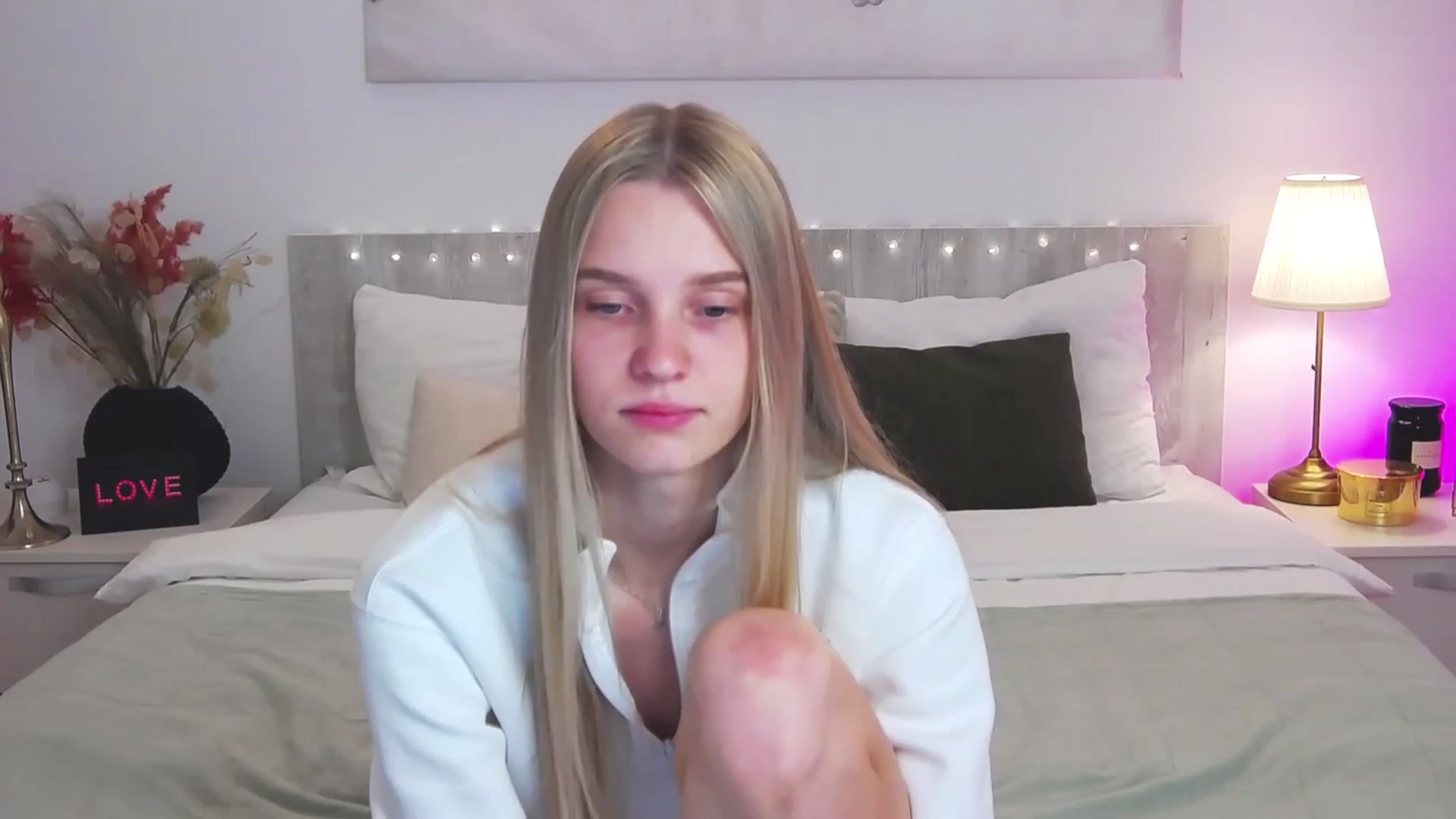 Gallery image thumbnail from Angell_XO's myfreecams stream on, 03/07/2023, 13:05 image 13 of 20