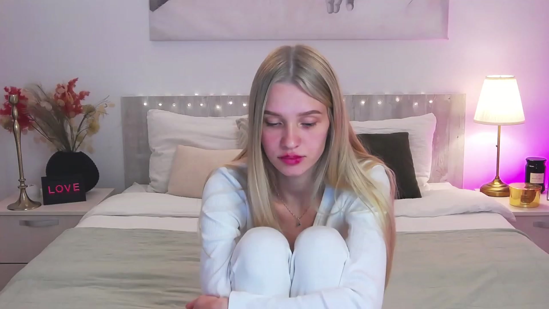 Gallery image thumbnail from Angell_XO's myfreecams stream on, 03/10/2023, 10:22 image 4 of 20