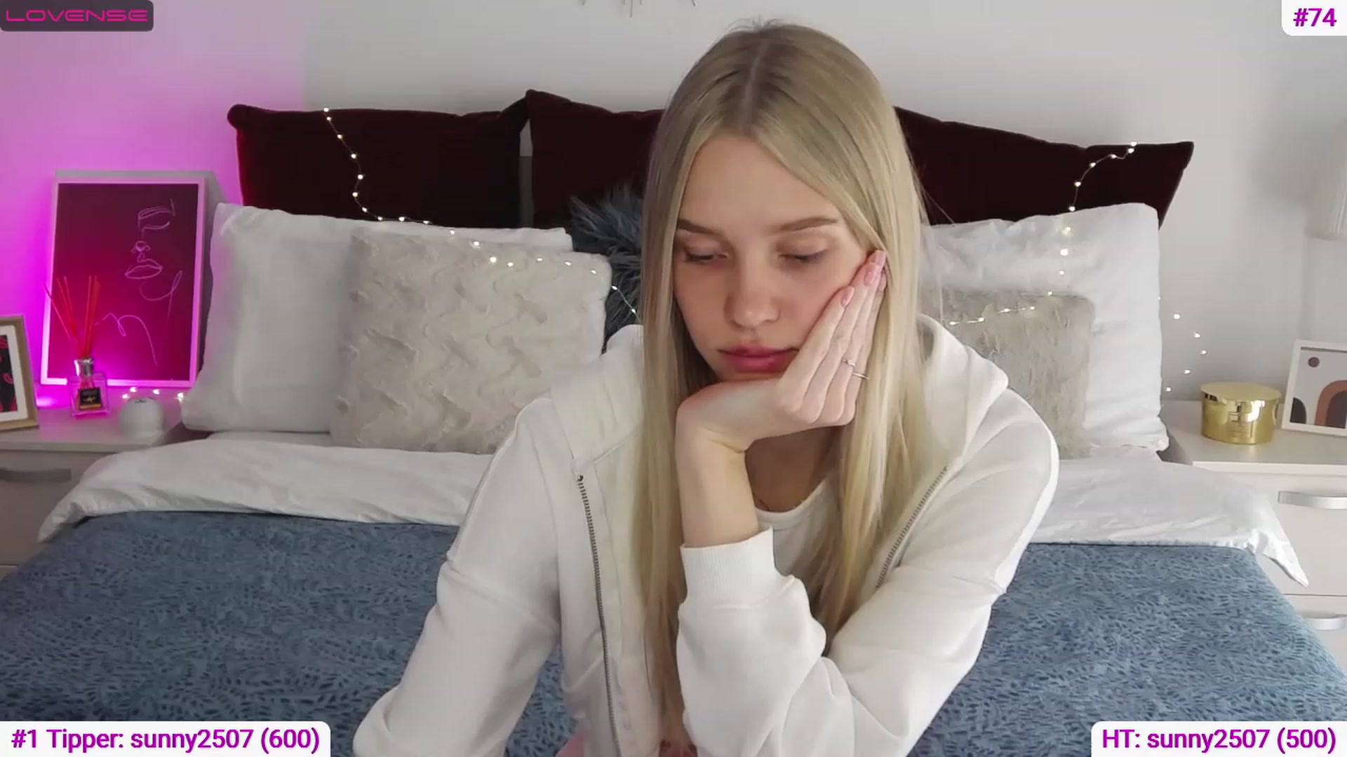 Gallery image thumbnail from Angell_XO's myfreecams stream on, 03/14/2023, 09:10 image 18 of 20