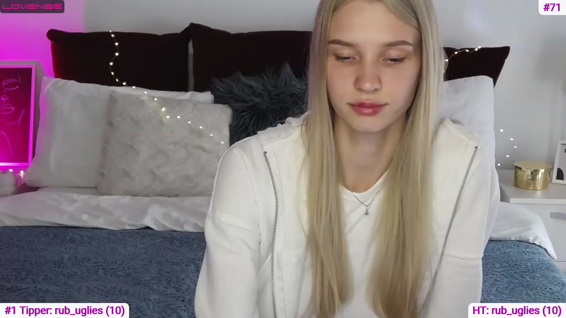 Gallery image thumbnail from Angell_XO's myfreecams stream on, 03/14/2023, 12:38 image 14 of 20
