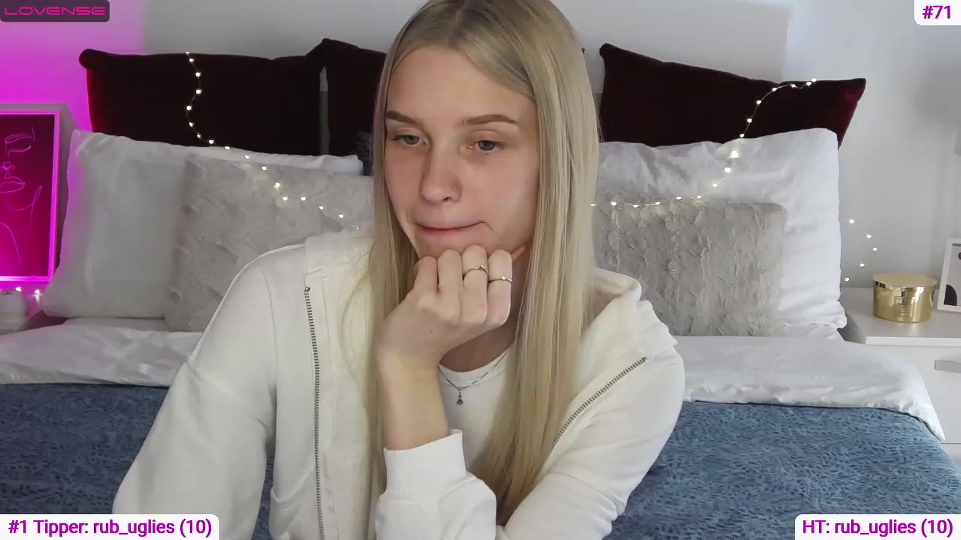 Gallery image thumbnail from Angell_XO's myfreecams stream on, 03/14/2023, 12:38 image 12 of 20