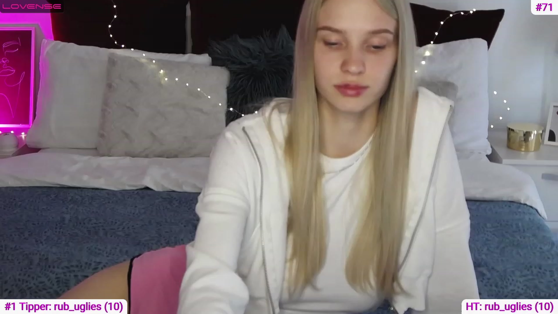 Gallery image thumbnail from Angell_XO's myfreecams stream on, 03/14/2023, 12:38 image 19 of 20