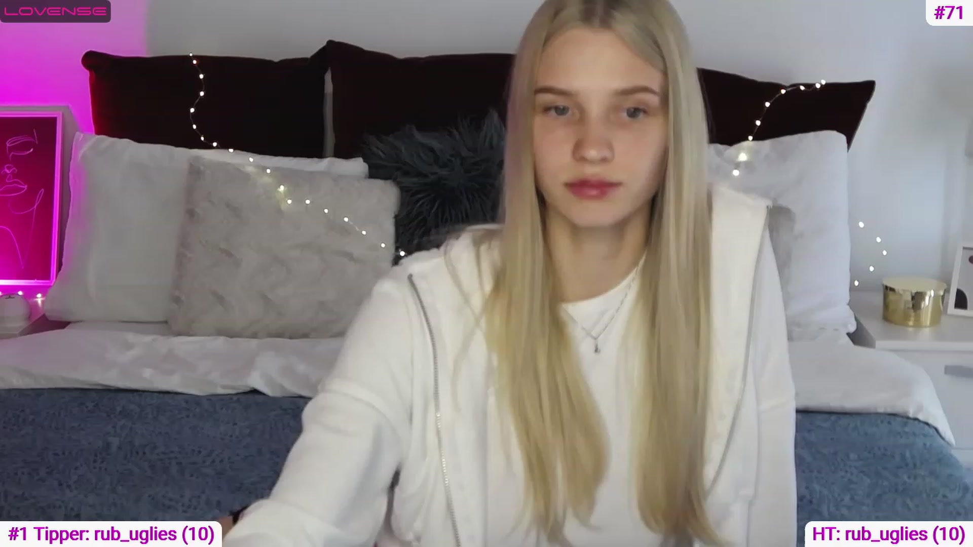 Gallery image thumbnail from Angell_XO's myfreecams stream on, 03/14/2023, 12:38 image 18 of 20