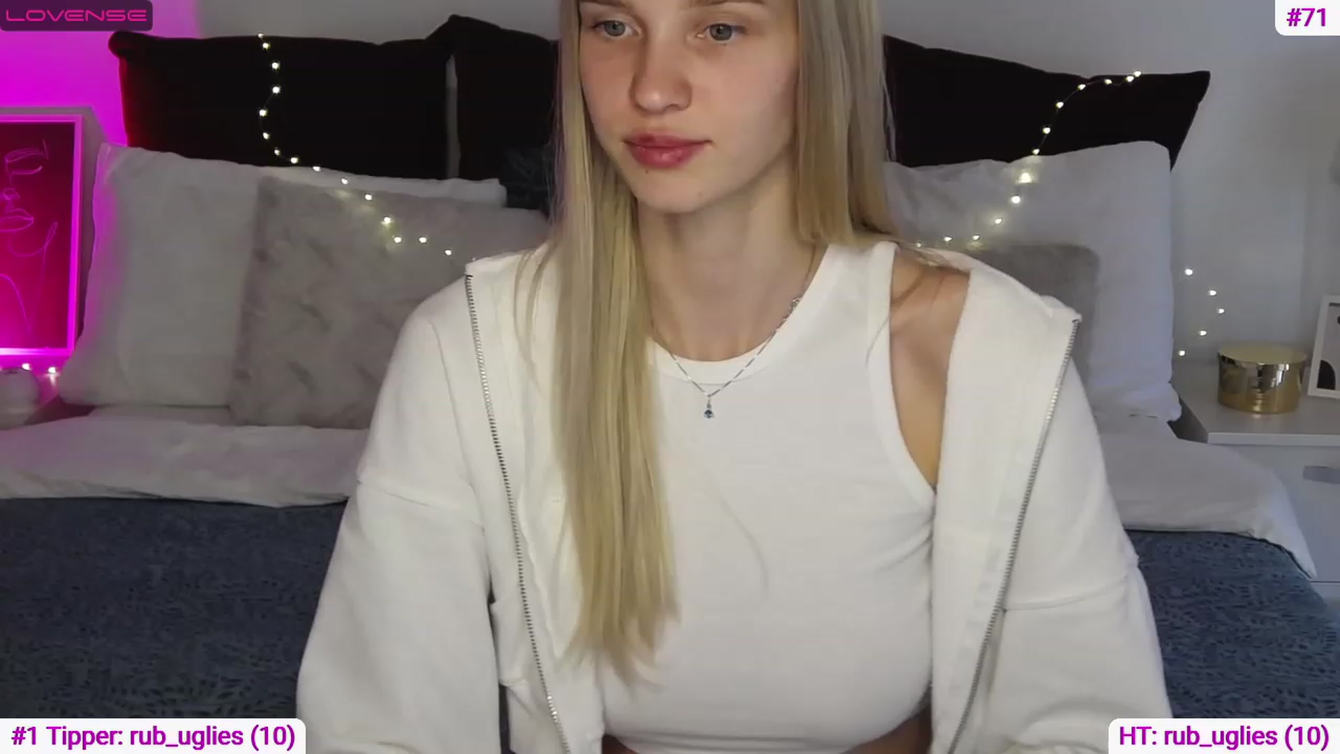 Gallery image thumbnail from Angell_XO's myfreecams stream on, 03/14/2023, 13:00 image 6 of 20