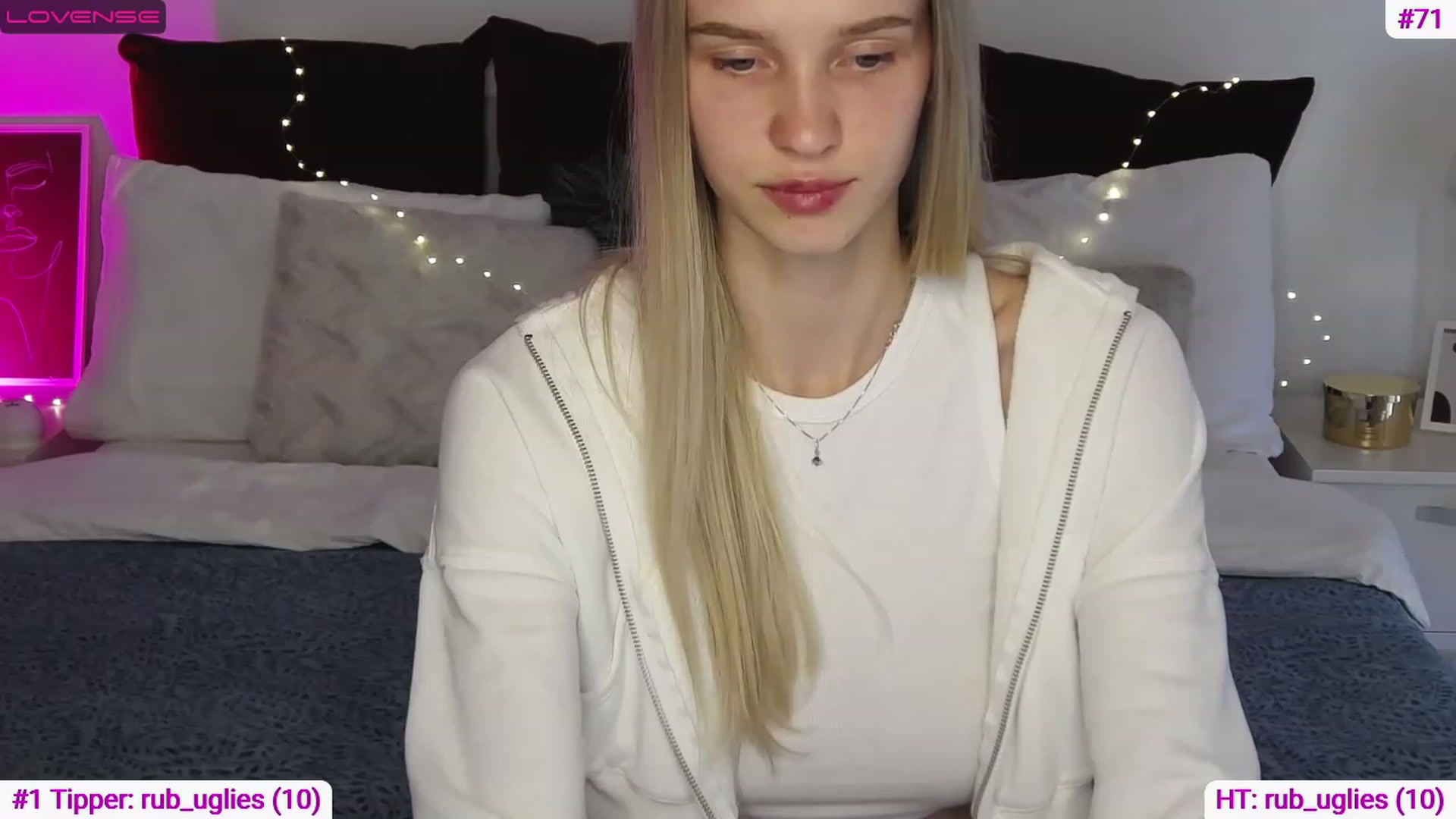 Gallery image thumbnail from Angell_XO's myfreecams stream on, 03/14/2023, 13:00 image 8 of 20