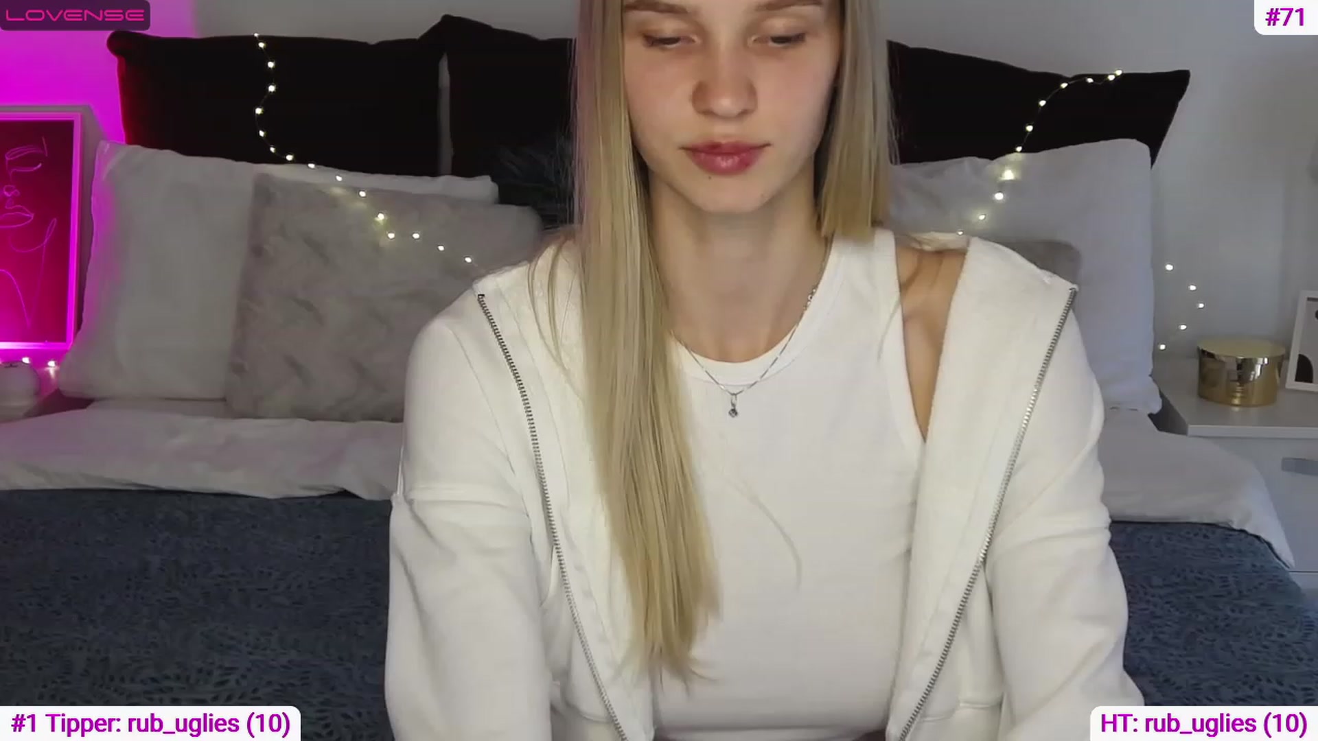 Gallery image thumbnail from Angell_XO's myfreecams stream on, 03/14/2023, 13:00 image 5 of 20