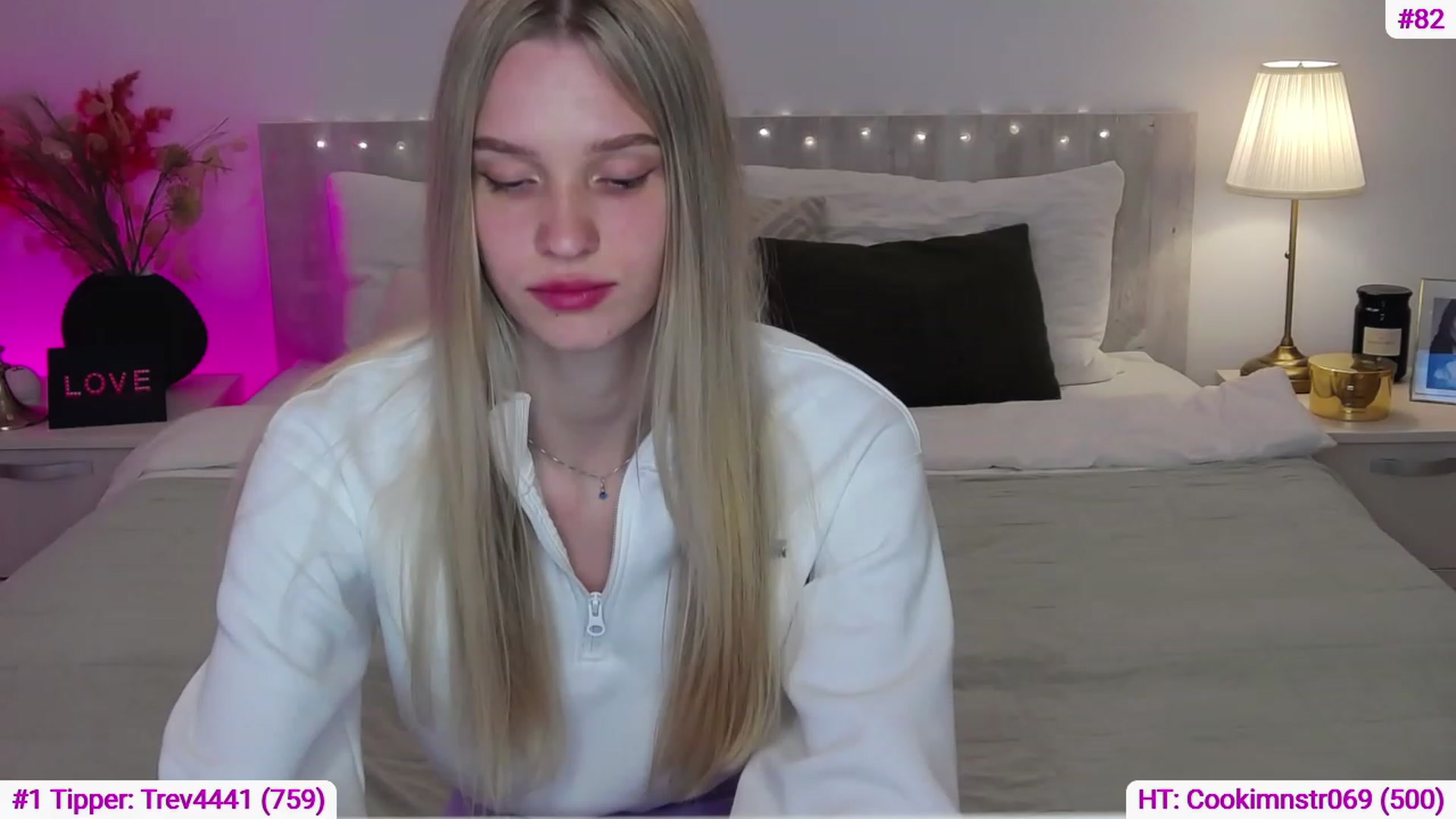 Gallery image thumbnail from Angell_XO's myfreecams stream on, 03/17/2023, 10:18 image 17 of 20