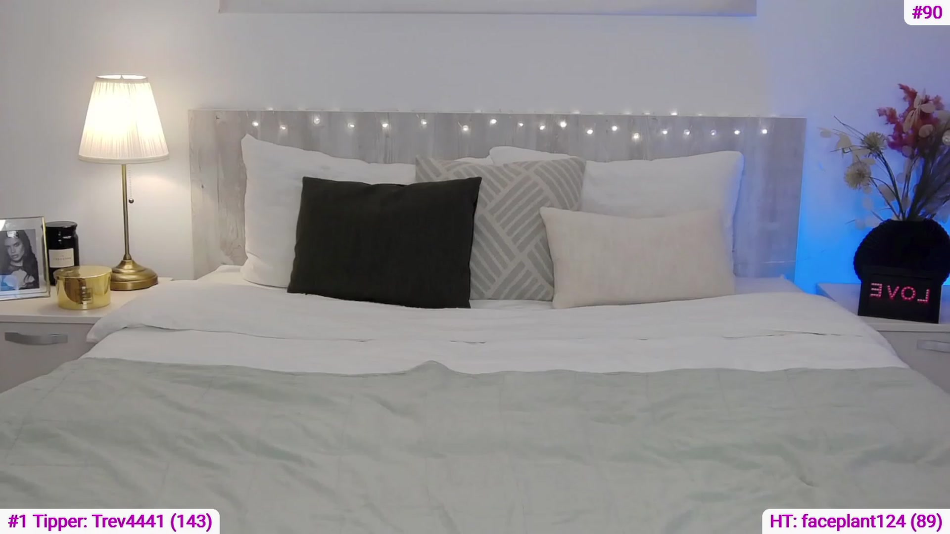 Gallery image thumbnail from Angell_XO's myfreecams stream on, 03/26/2023, 16:06 image 2 of 20