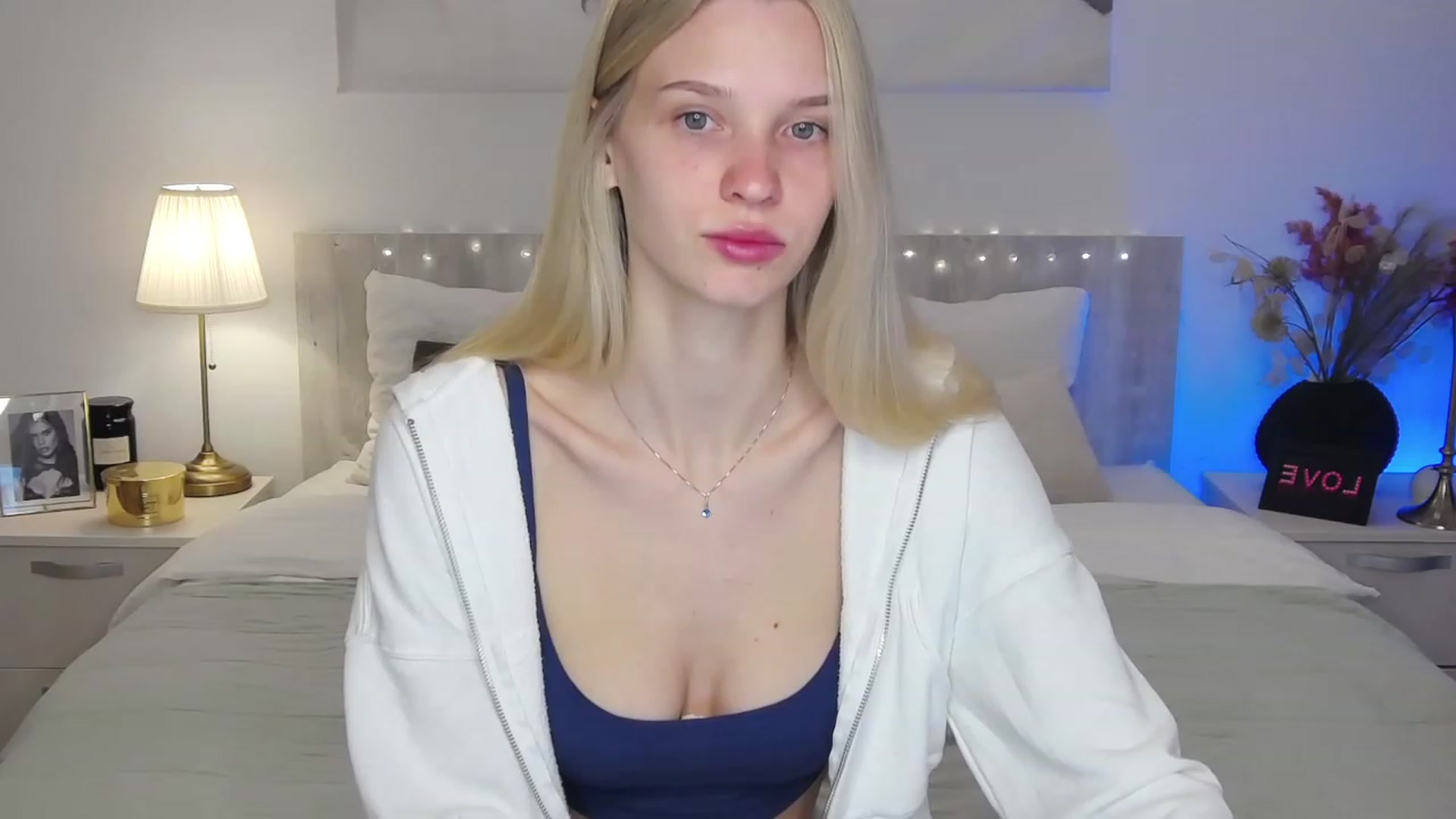 Gallery image thumbnail from Angell_XO's myfreecams stream on, 03/29/2023, 08:06 image 1 of 20