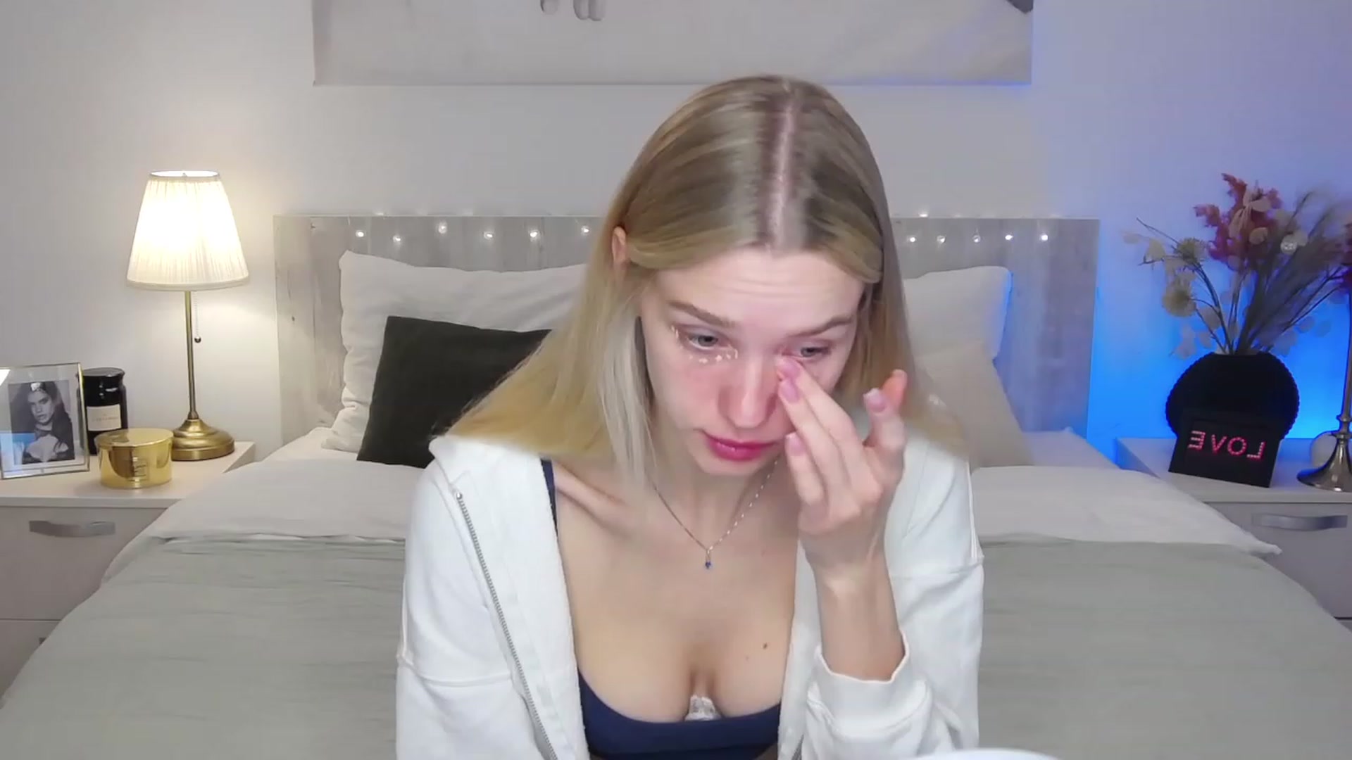 Gallery image thumbnail from Angell_XO's myfreecams stream on, 03/29/2023, 08:06 image 2 of 20