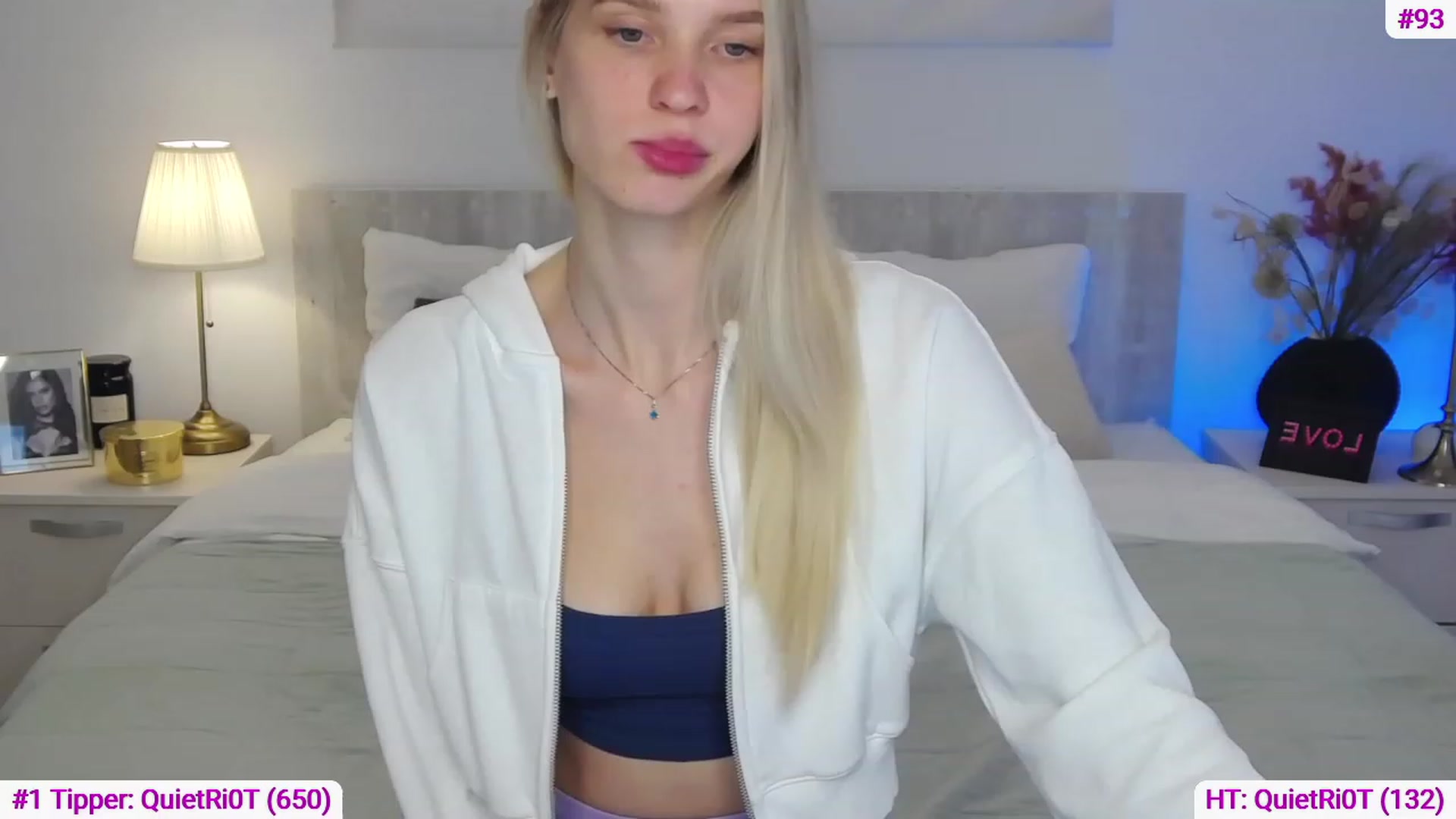 Gallery image thumbnail from Angell_XO's myfreecams stream on, 03/29/2023, 09:00 image 5 of 20