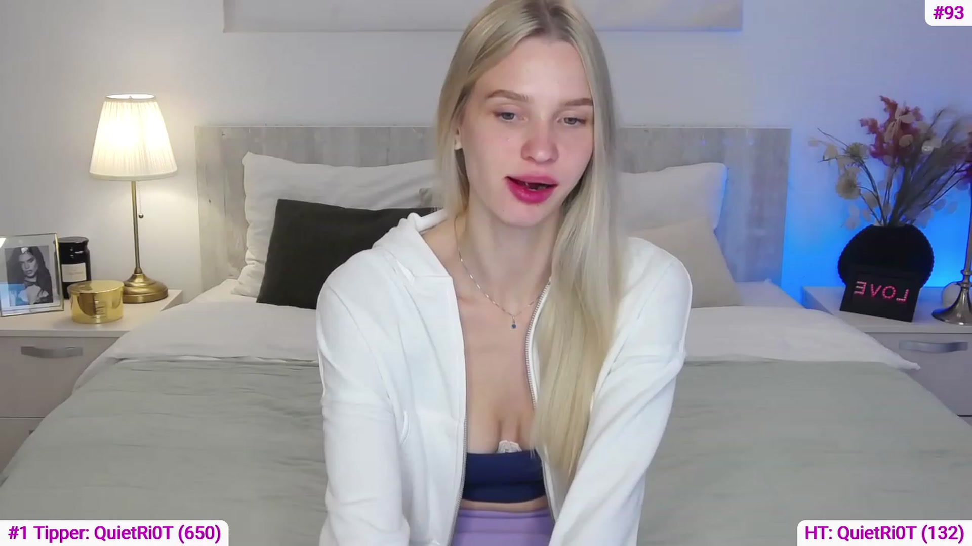Gallery image thumbnail from Angell_XO's myfreecams stream on, 03/29/2023, 09:00 image 11 of 20