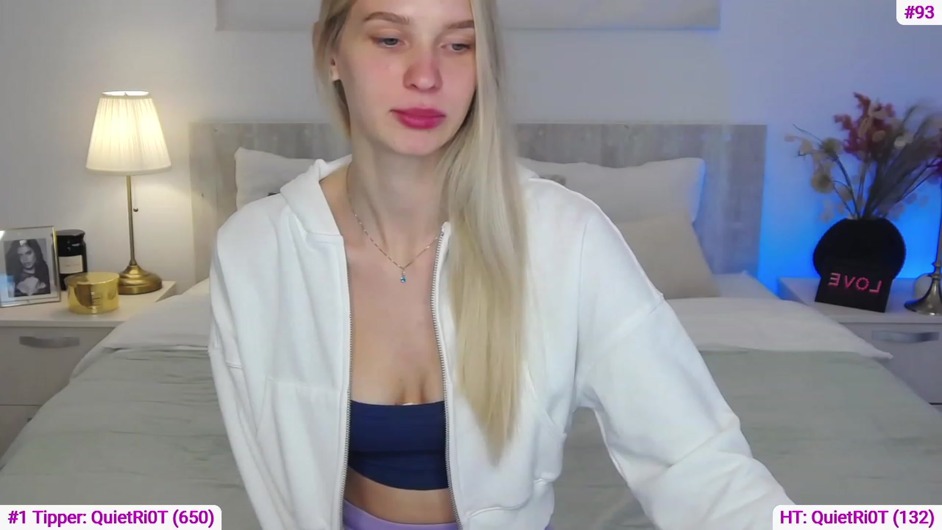 Gallery image thumbnail from Angell_XO's myfreecams stream on, 03/29/2023, 09:00 image 3 of 20