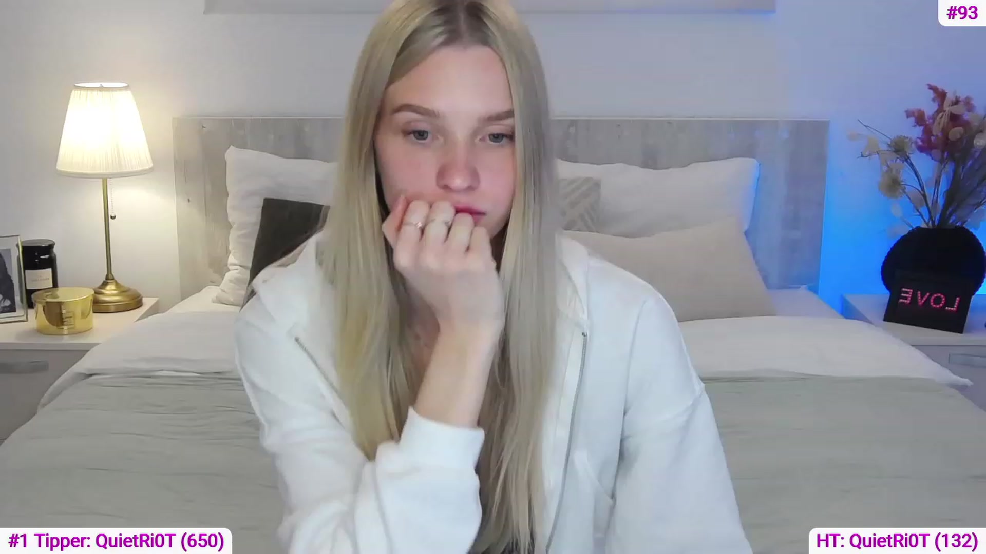 Gallery image thumbnail from Angell_XO's myfreecams stream on, 03/29/2023, 10:13 image 9 of 20