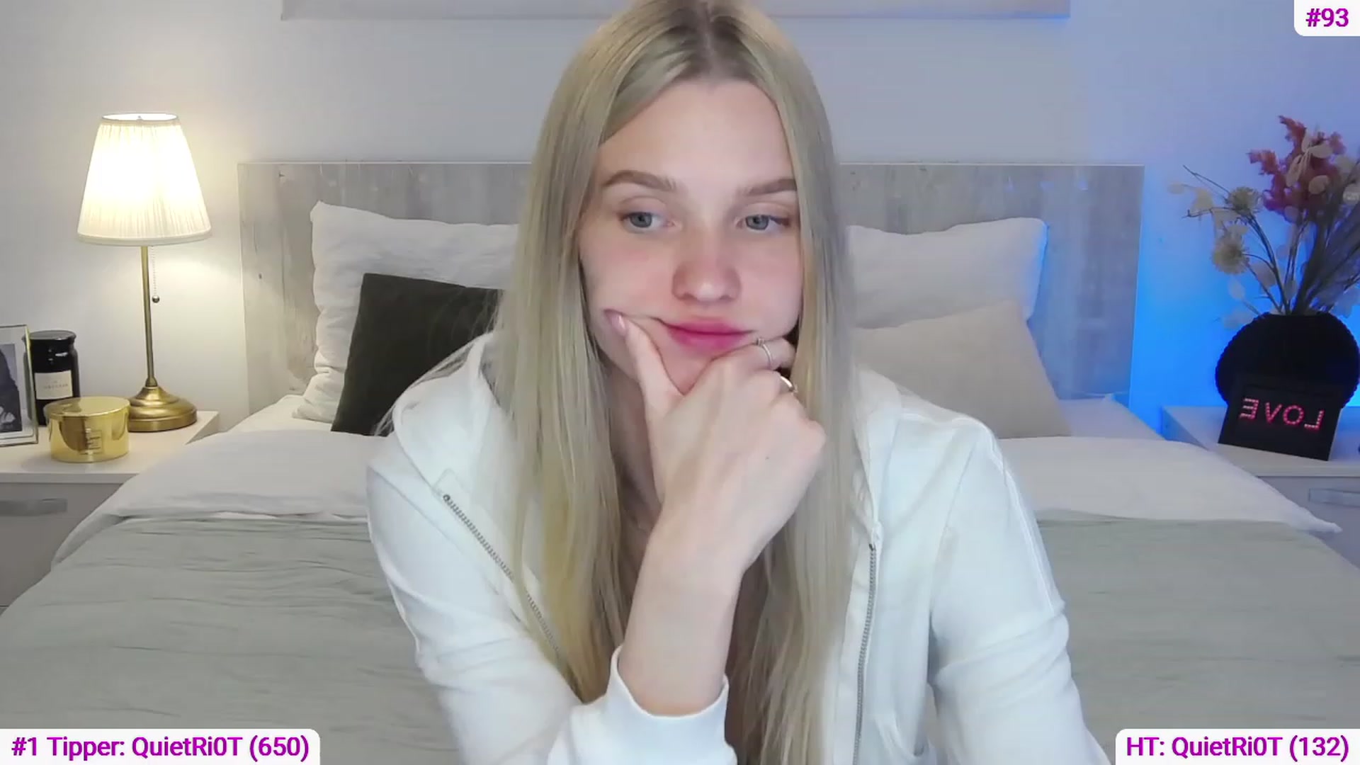 Gallery image thumbnail from Angell_XO's myfreecams stream on, 03/29/2023, 10:13 image 5 of 20