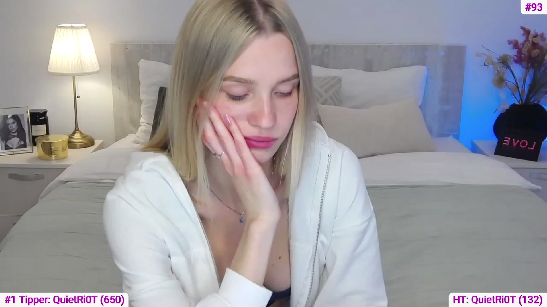 Gallery image thumbnail from Angell_XO's myfreecams stream on, 03/29/2023, 12:02 image 5 of 20