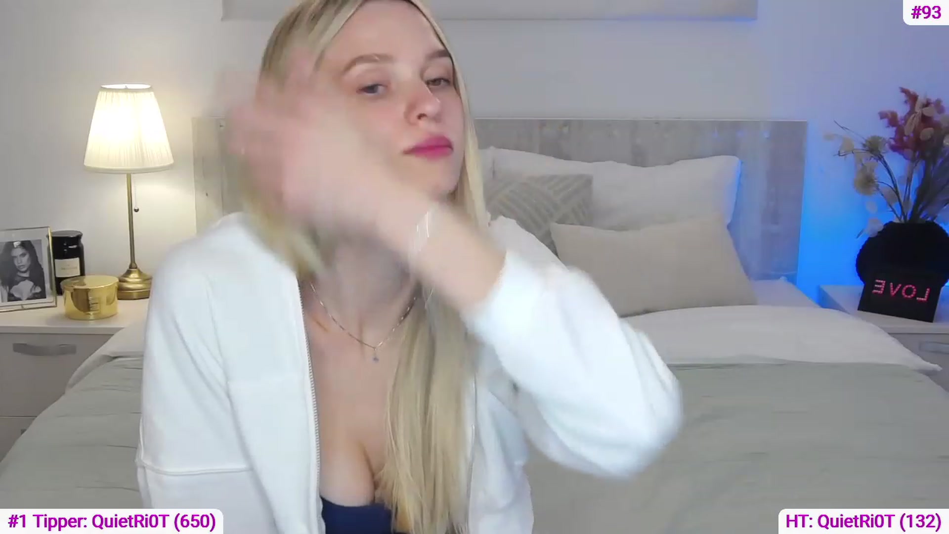 Gallery image thumbnail from Angell_XO's myfreecams stream on, 03/29/2023, 12:02 image 12 of 20