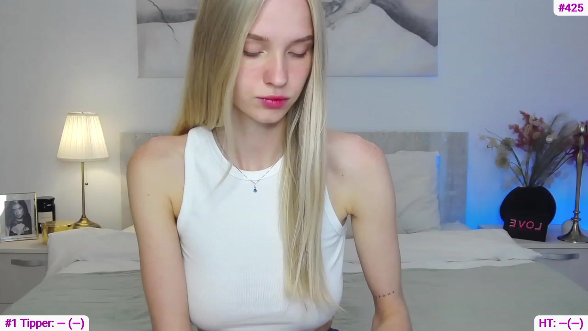 Gallery image thumbnail from Angell_XO's myfreecams stream on, 04/02/2023, 12:32 image 1 of 20