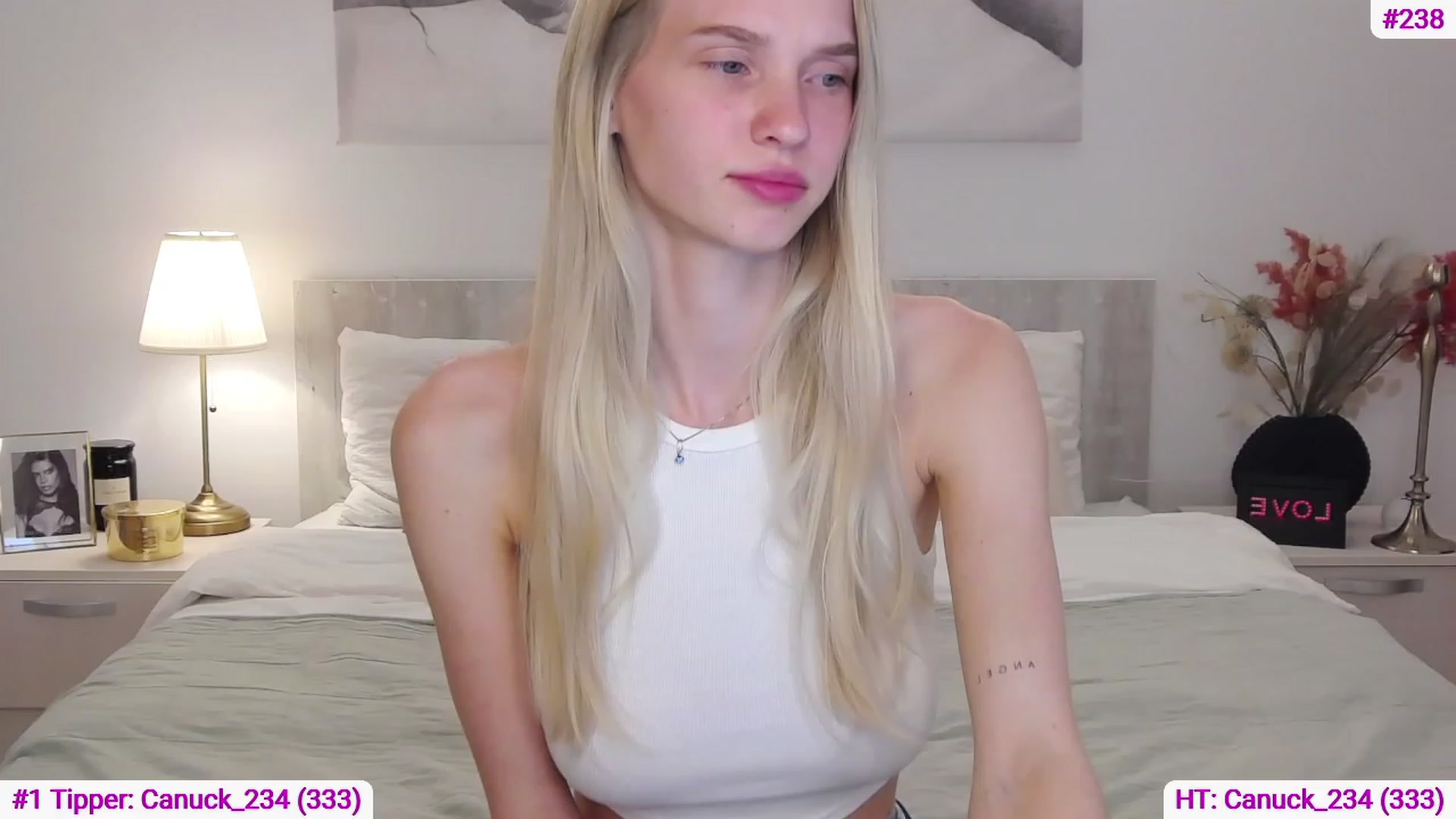 Gallery image thumbnail from Angell_XO's myfreecams stream on, 04/05/2023, 12:01 image 1 of 20