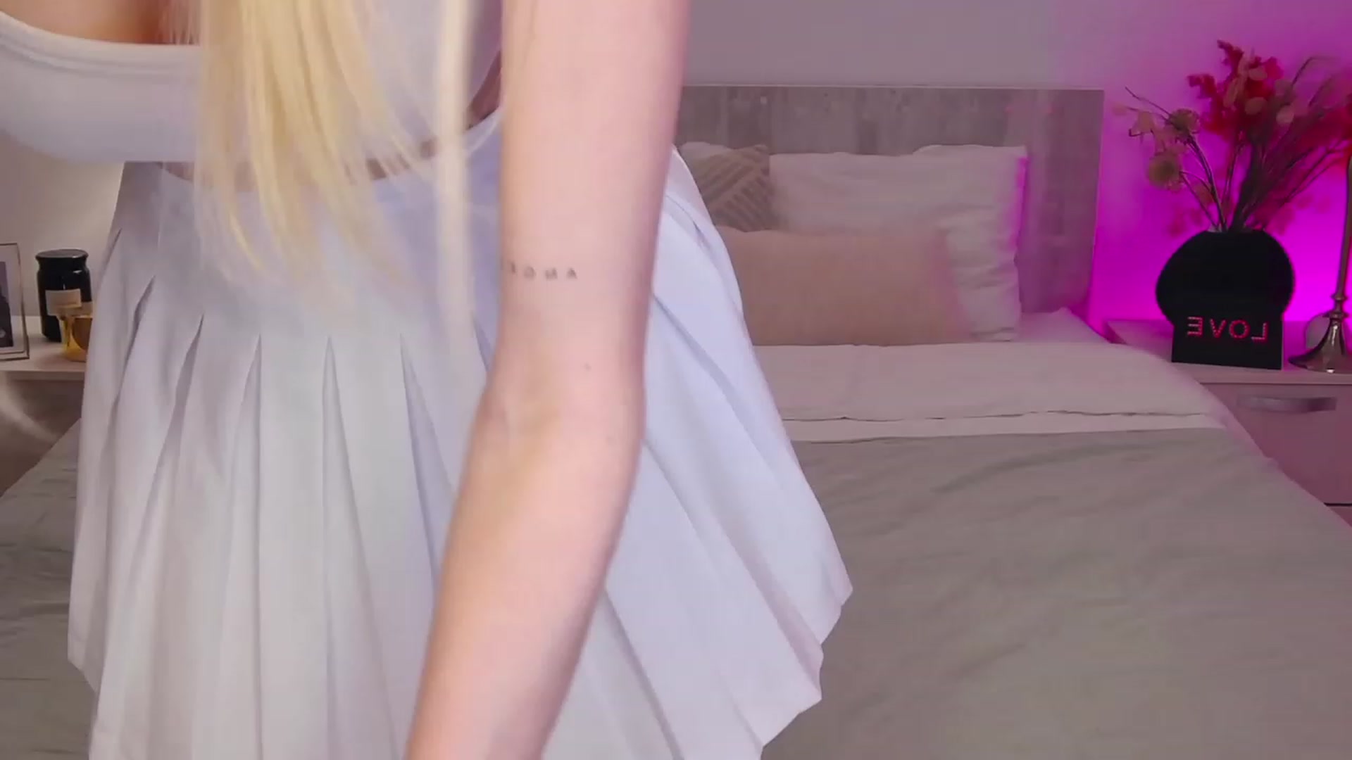Gallery image thumbnail from Angell_XO's myfreecams stream on, 04/07/2023, 05:34 image 14 of 20