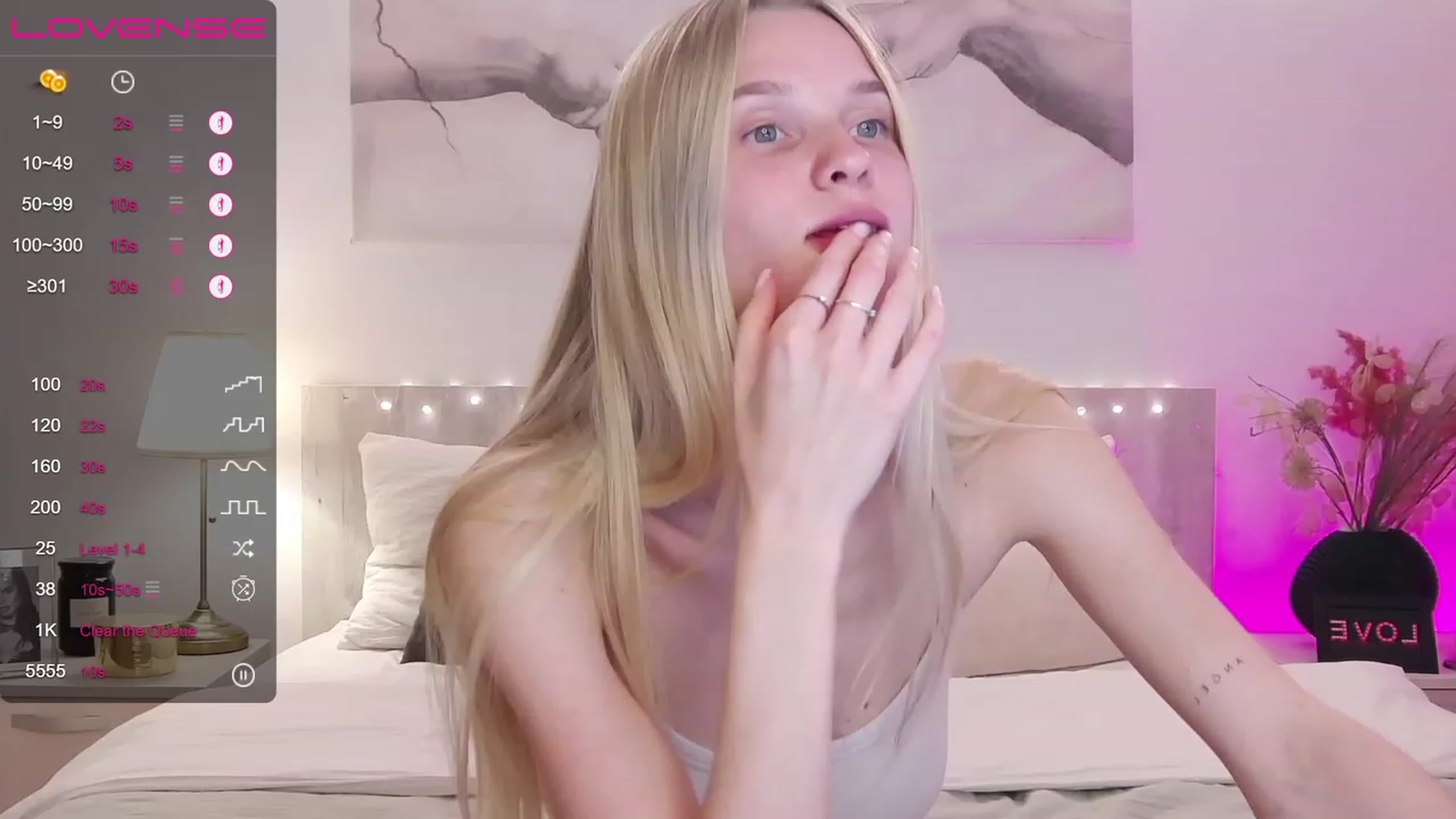 Gallery image thumbnail from Angell_XO's myfreecams stream on, 04/09/2023, 18:13 image 12 of 20
