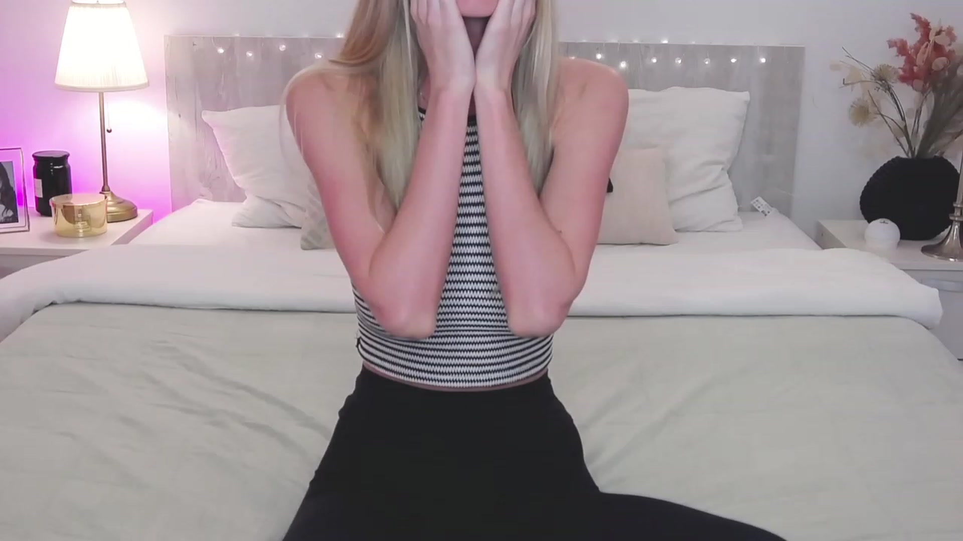 Gallery image thumbnail from Angell_XO's myfreecams stream on, 04/25/2023, 15:32 image 15 of 20