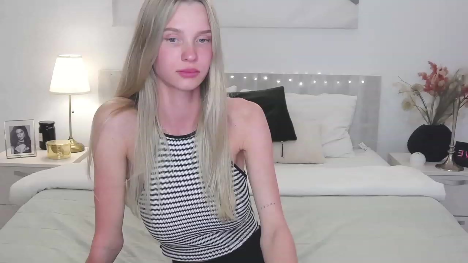 Gallery image thumbnail from Angell_XO's myfreecams stream on, 04/25/2023, 16:50 image 11 of 20