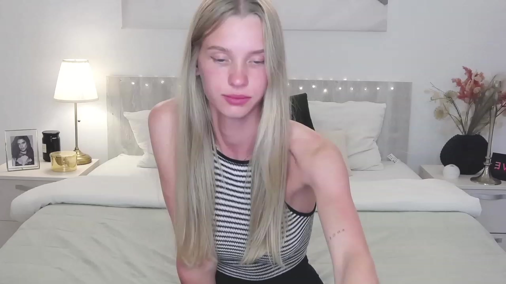 Gallery image thumbnail from Angell_XO's myfreecams stream on, 04/25/2023, 16:50 image 5 of 20