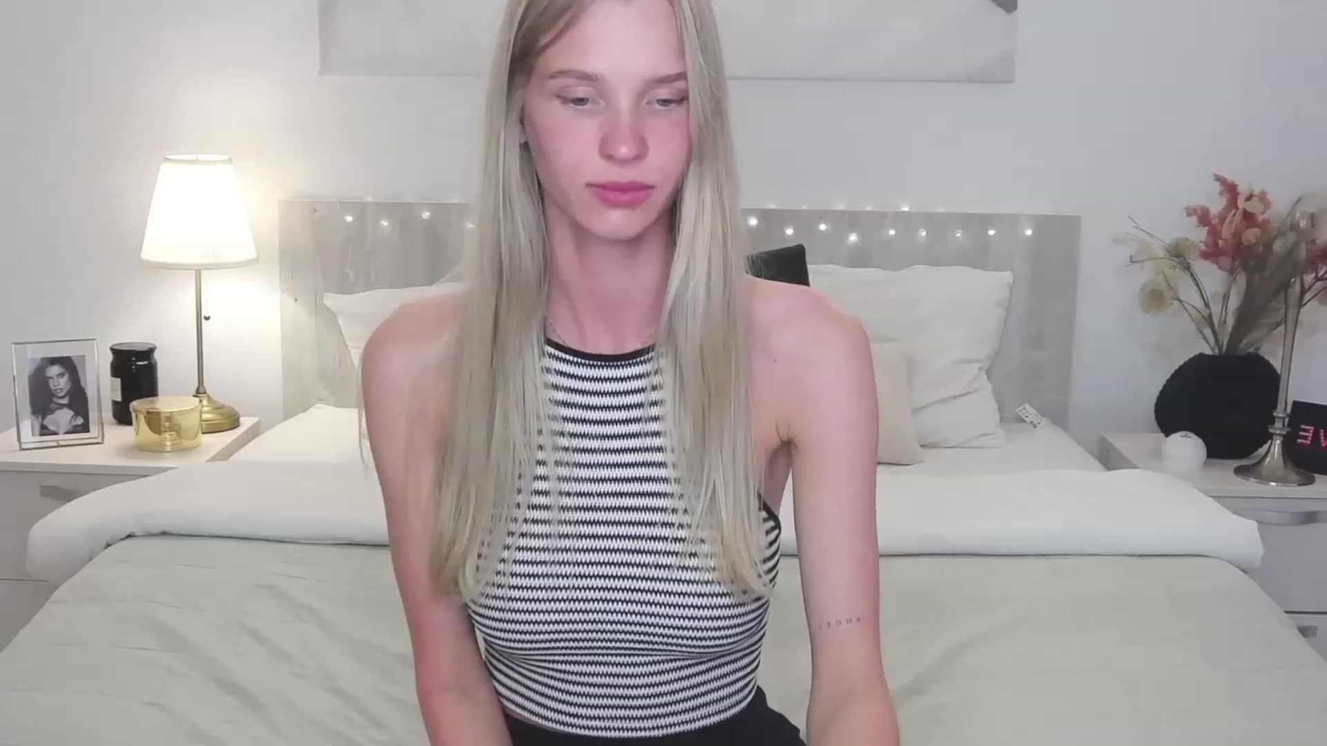 Gallery image thumbnail from Angell_XO's myfreecams stream on, 04/25/2023, 16:50 image 10 of 20