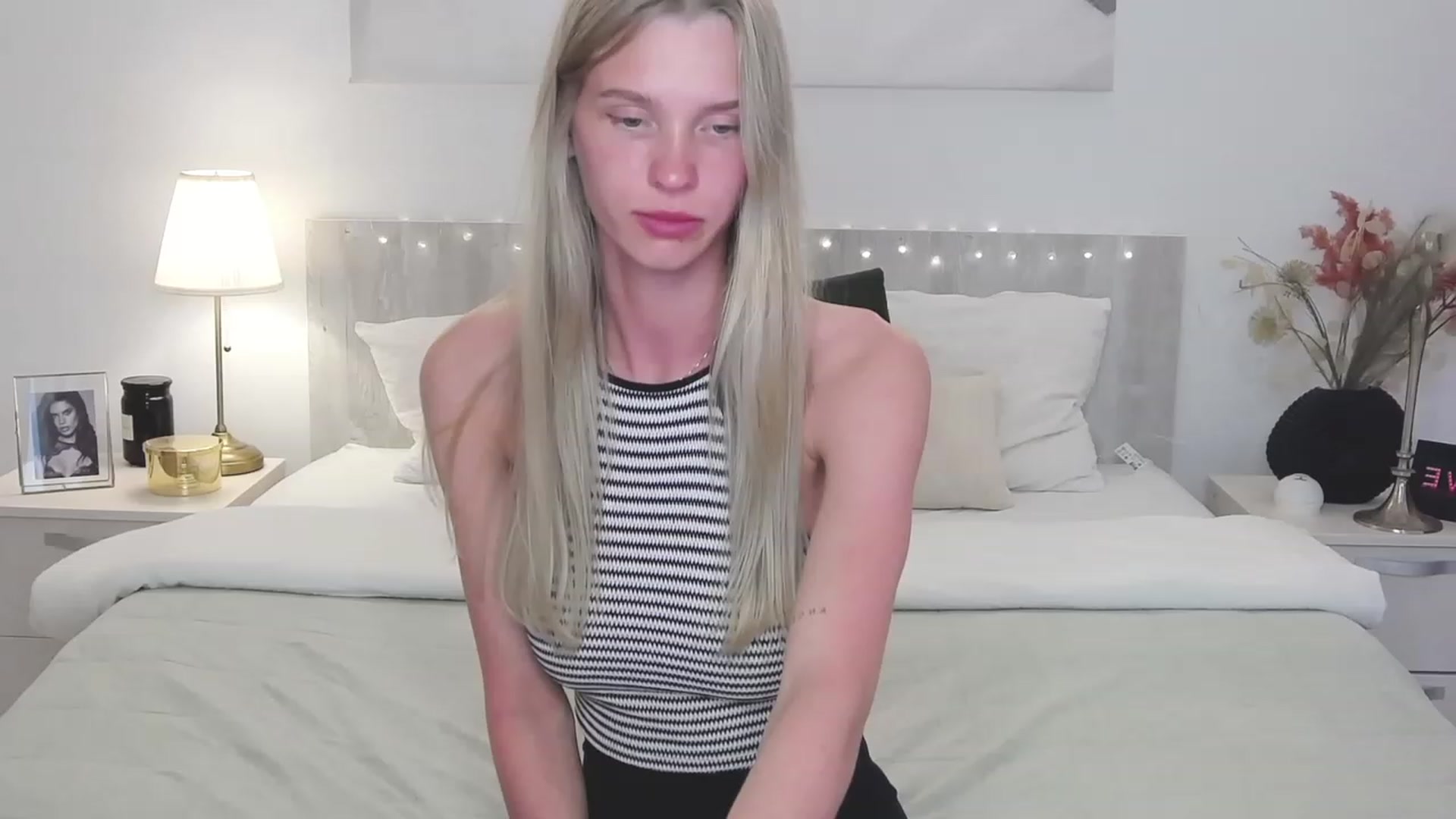 Gallery image thumbnail from Angell_XO's myfreecams stream on, 04/25/2023, 16:50 image 4 of 20
