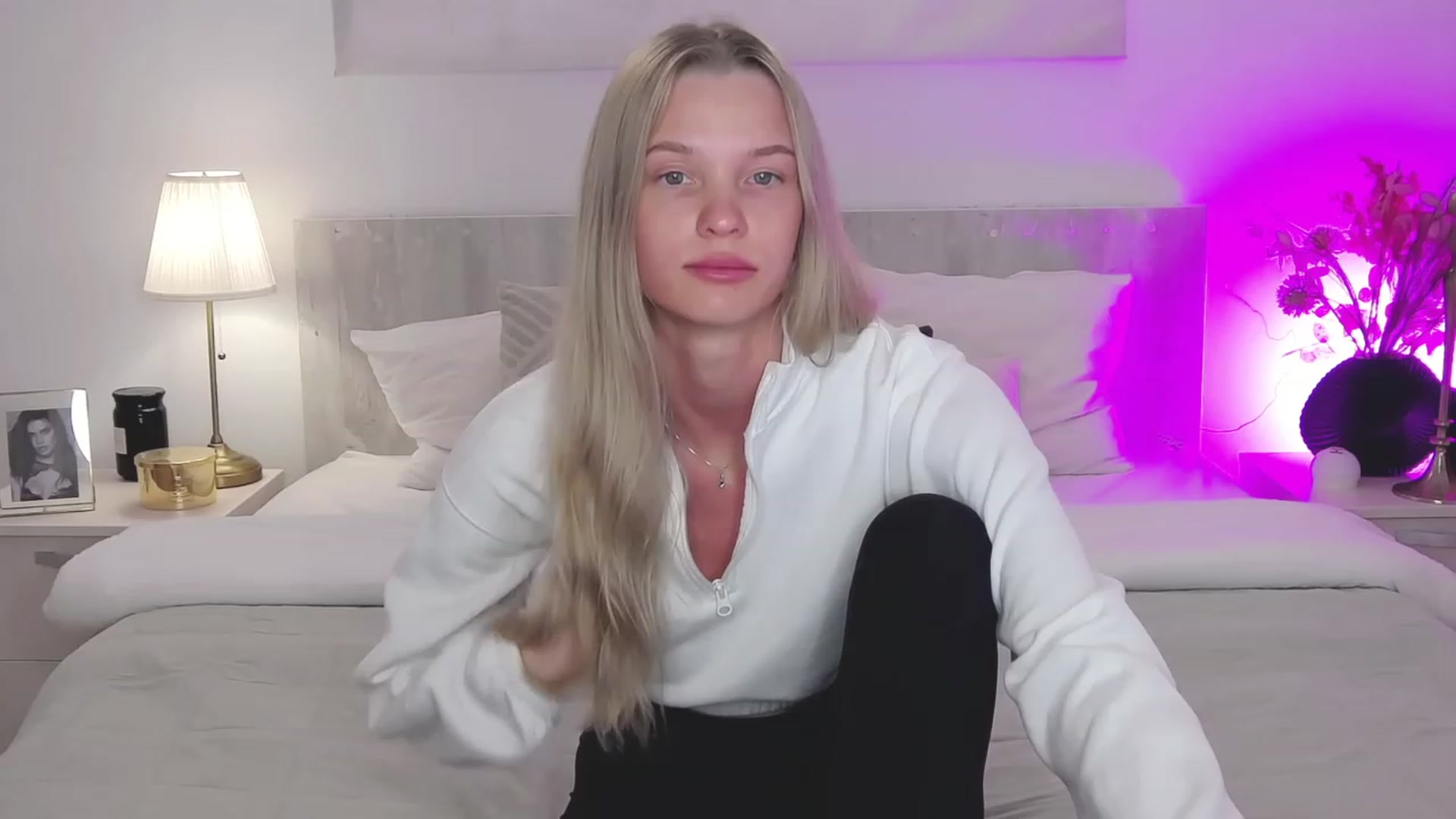 Gallery image thumbnail from Angell_XO's myfreecams stream on, 04/26/2023, 06:52 image 12 of 20