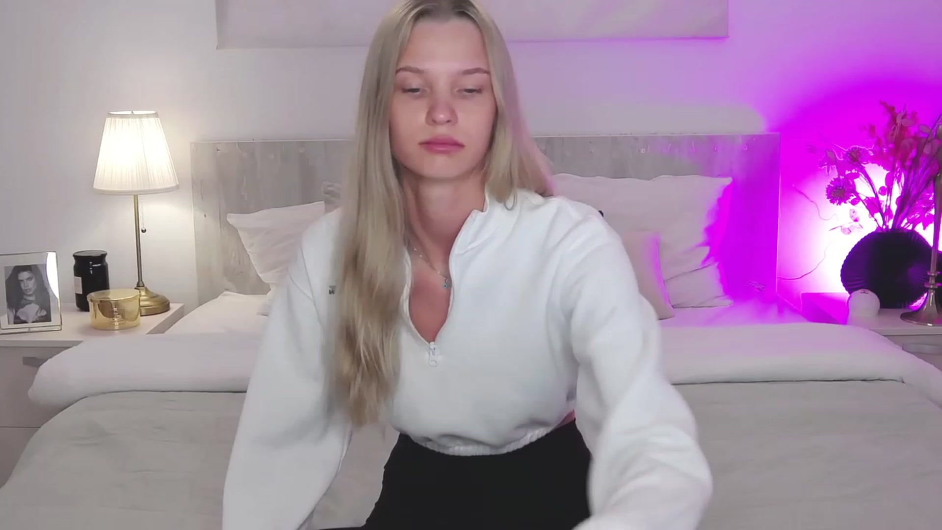 Gallery image thumbnail from Angell_XO's myfreecams stream on, 04/26/2023, 06:52 image 10 of 20