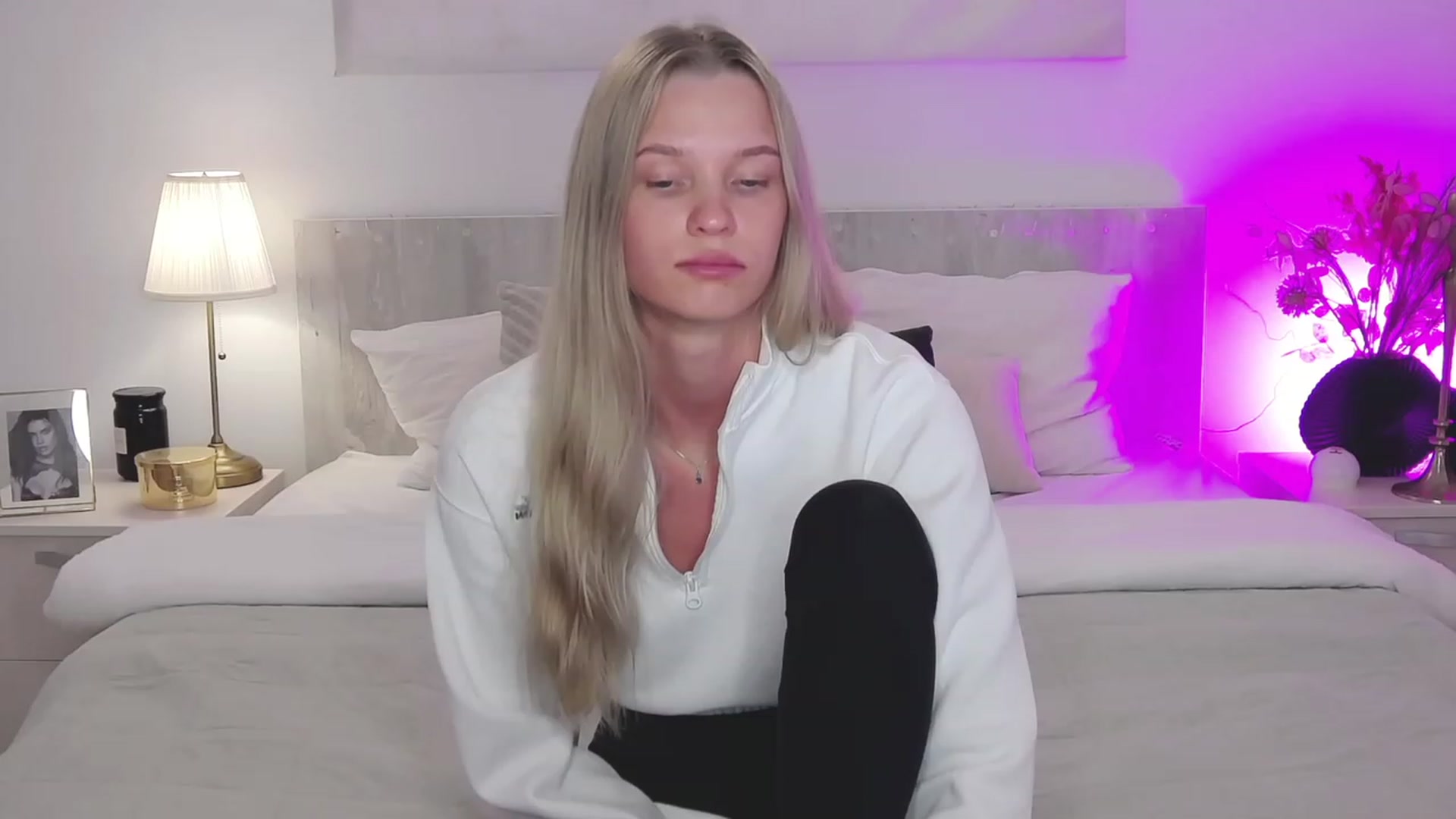 Gallery image thumbnail from Angell_XO's myfreecams stream on, 04/26/2023, 06:52 image 13 of 20