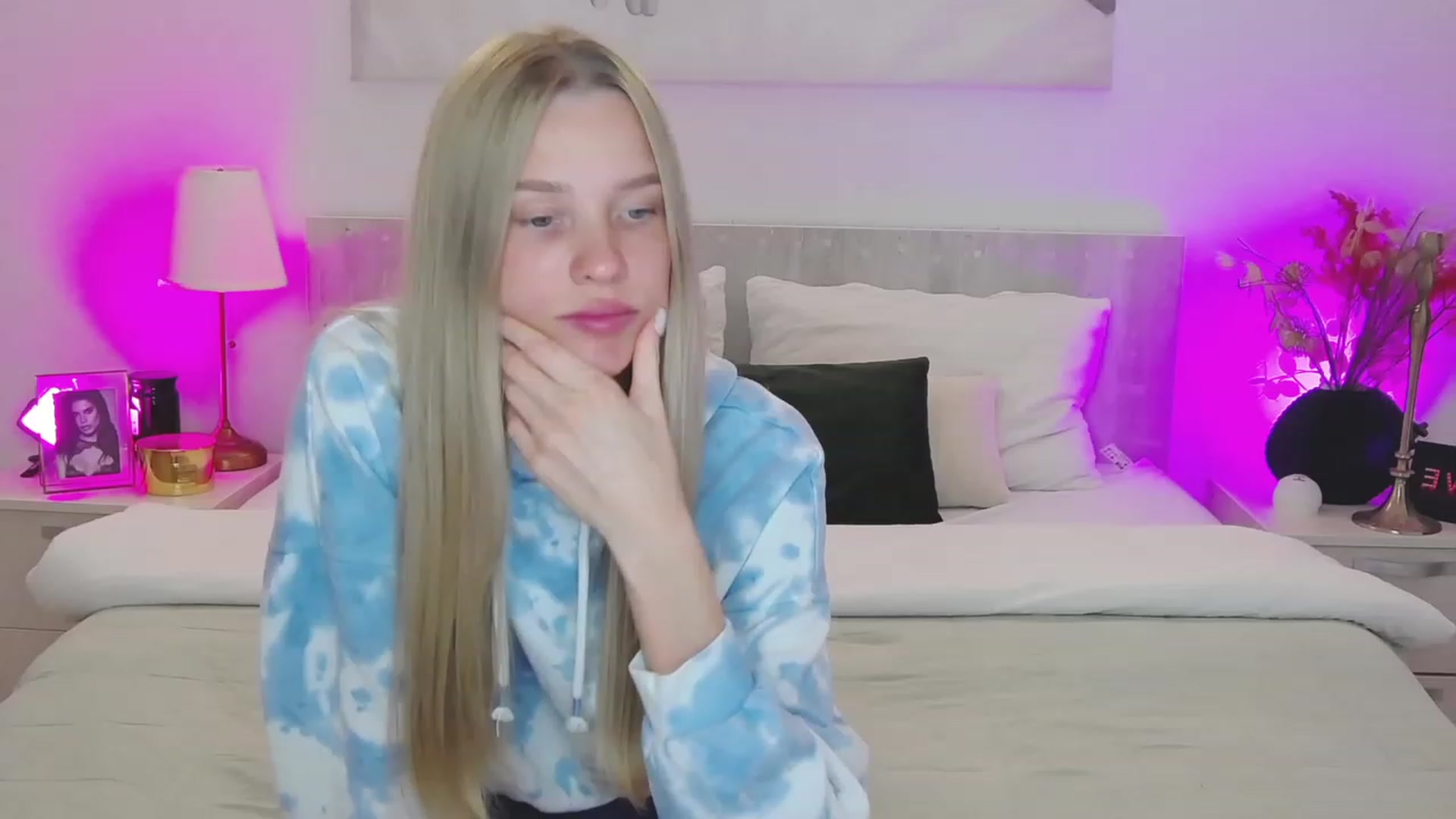 Gallery image thumbnail from Angell_XO's myfreecams stream on, 04/27/2023, 08:46 image 4 of 20
