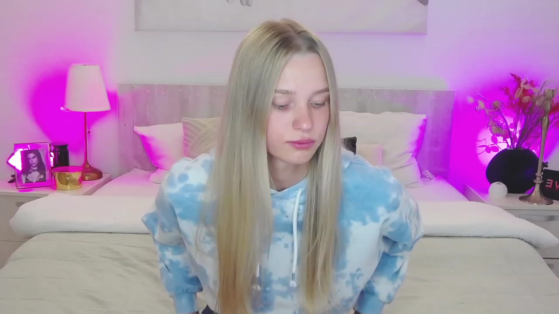 Gallery image thumbnail from Angell_XO's myfreecams stream on, 04/27/2023, 08:46 image 14 of 20