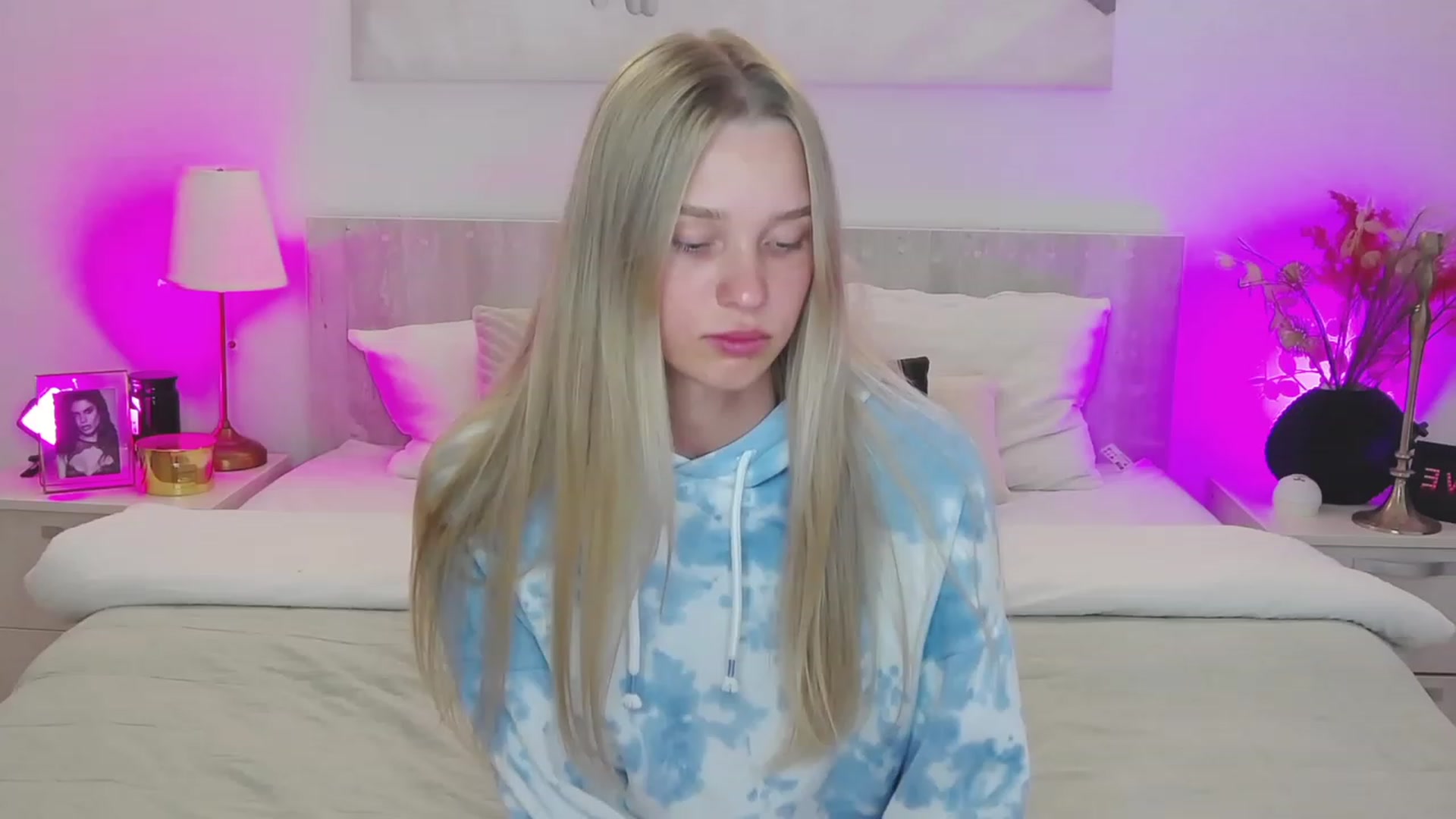 Gallery image thumbnail from Angell_XO's myfreecams stream on, 04/27/2023, 08:46 image 15 of 20