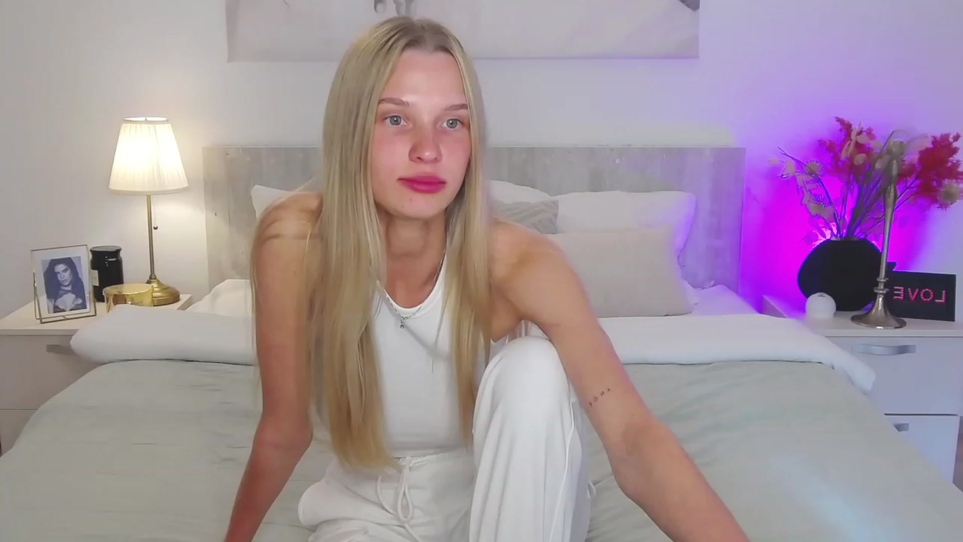 Gallery image thumbnail from Angell_XO's myfreecams stream on, 05/03/2023, 14:14 image 14 of 20
