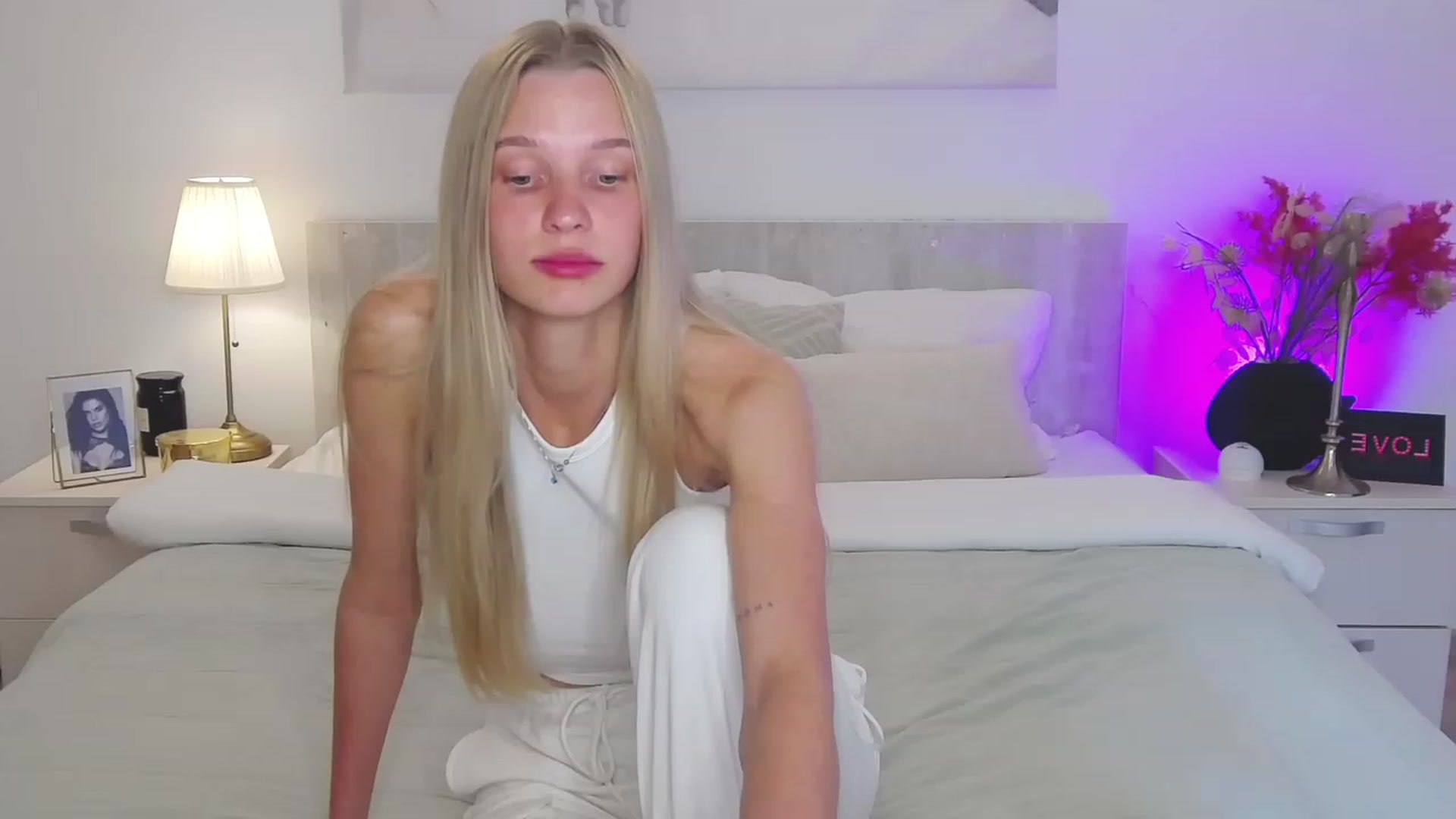 Gallery image thumbnail from Angell_XO's myfreecams stream on, 05/03/2023, 14:14 image 17 of 20
