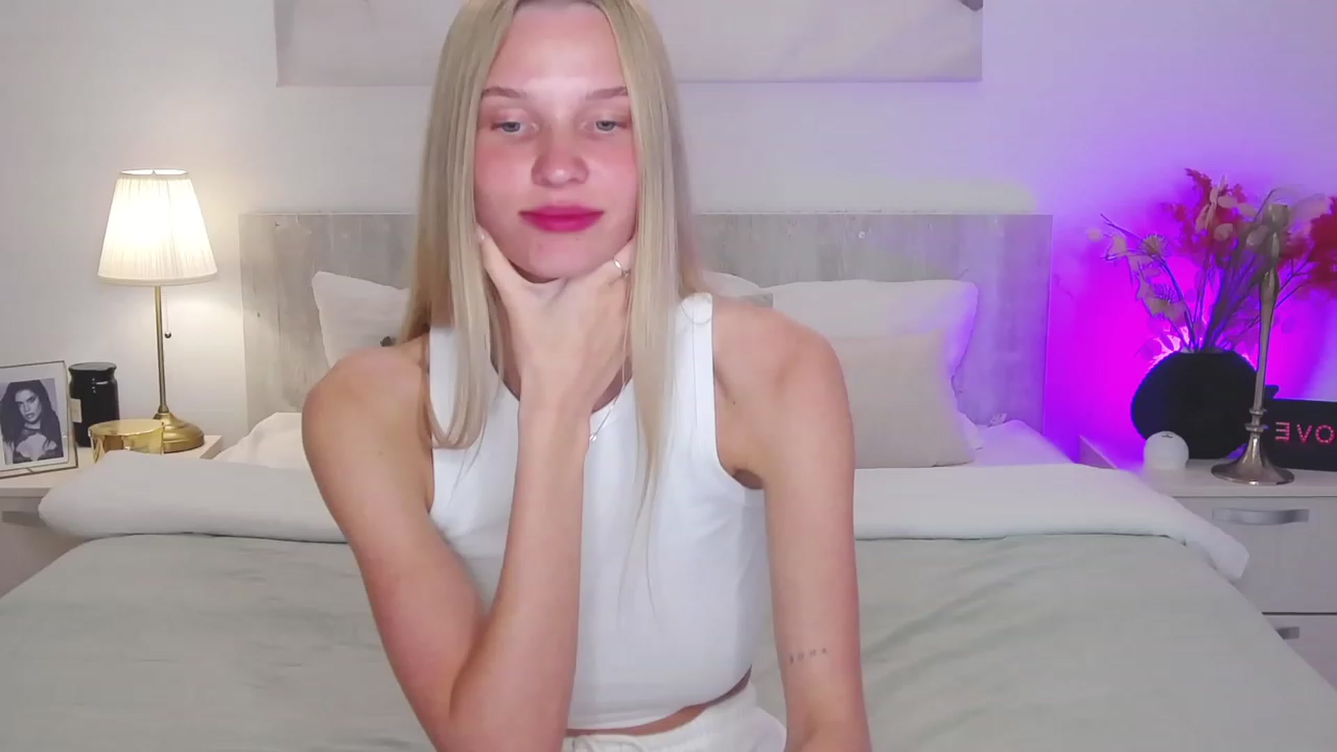 Gallery image thumbnail from Angell_XO's myfreecams stream on, 05/03/2023, 16:07 image 16 of 20