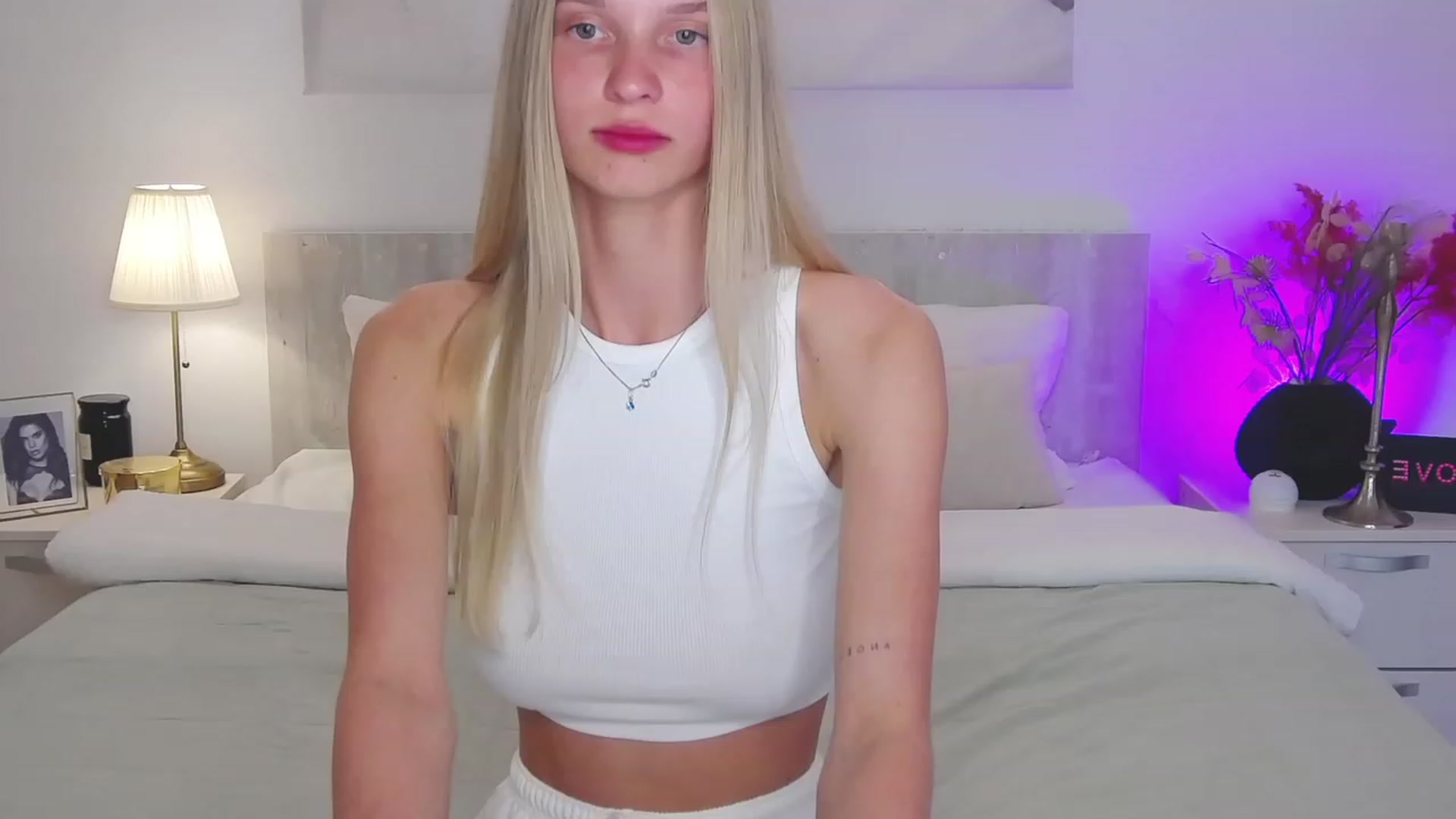 Gallery image thumbnail from Angell_XO's myfreecams stream on, 05/03/2023, 16:07 image 8 of 20
