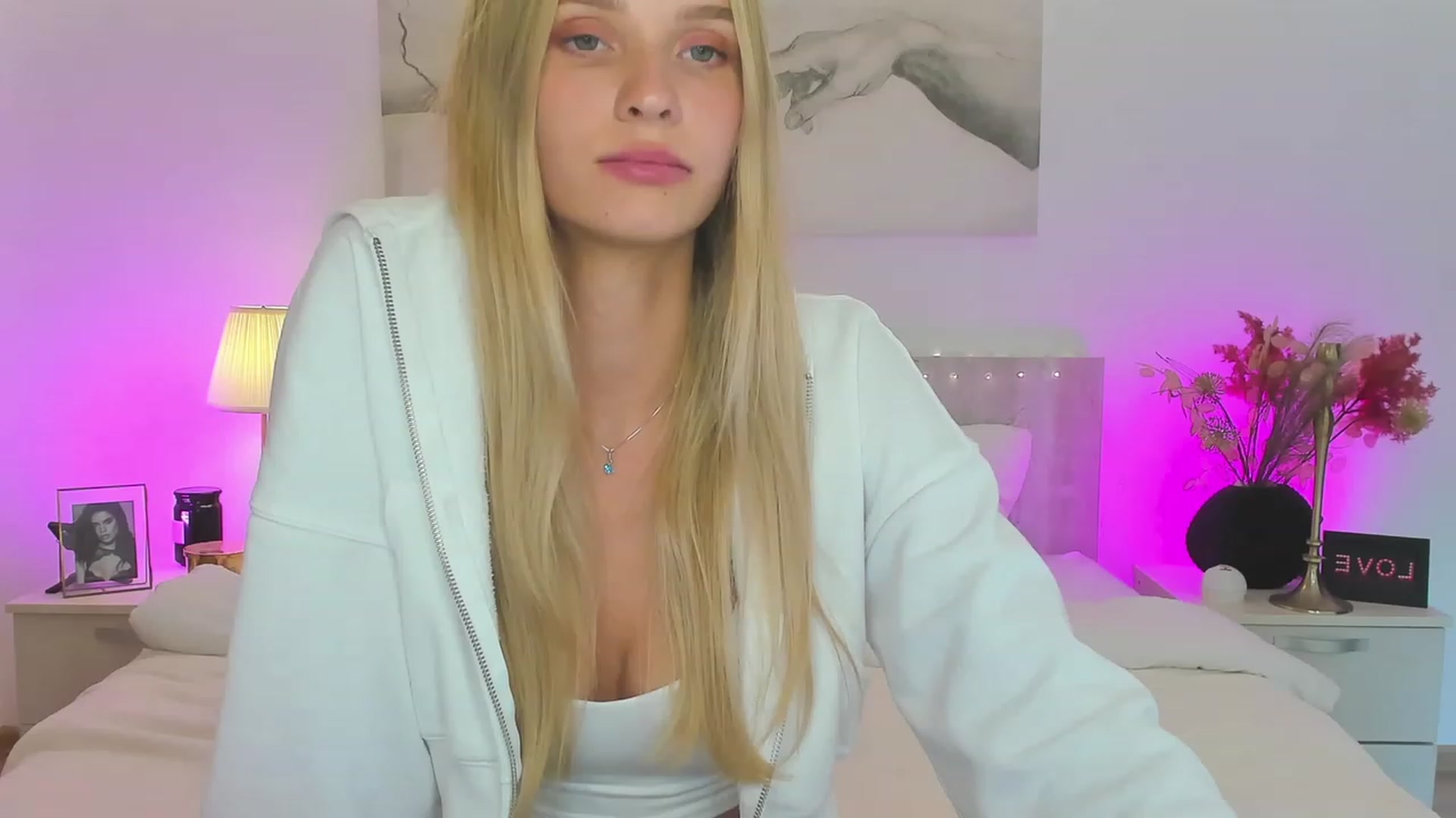 Gallery image thumbnail from Angell_XO's myfreecams stream on, 05/04/2023, 13:36 image 1 of 20