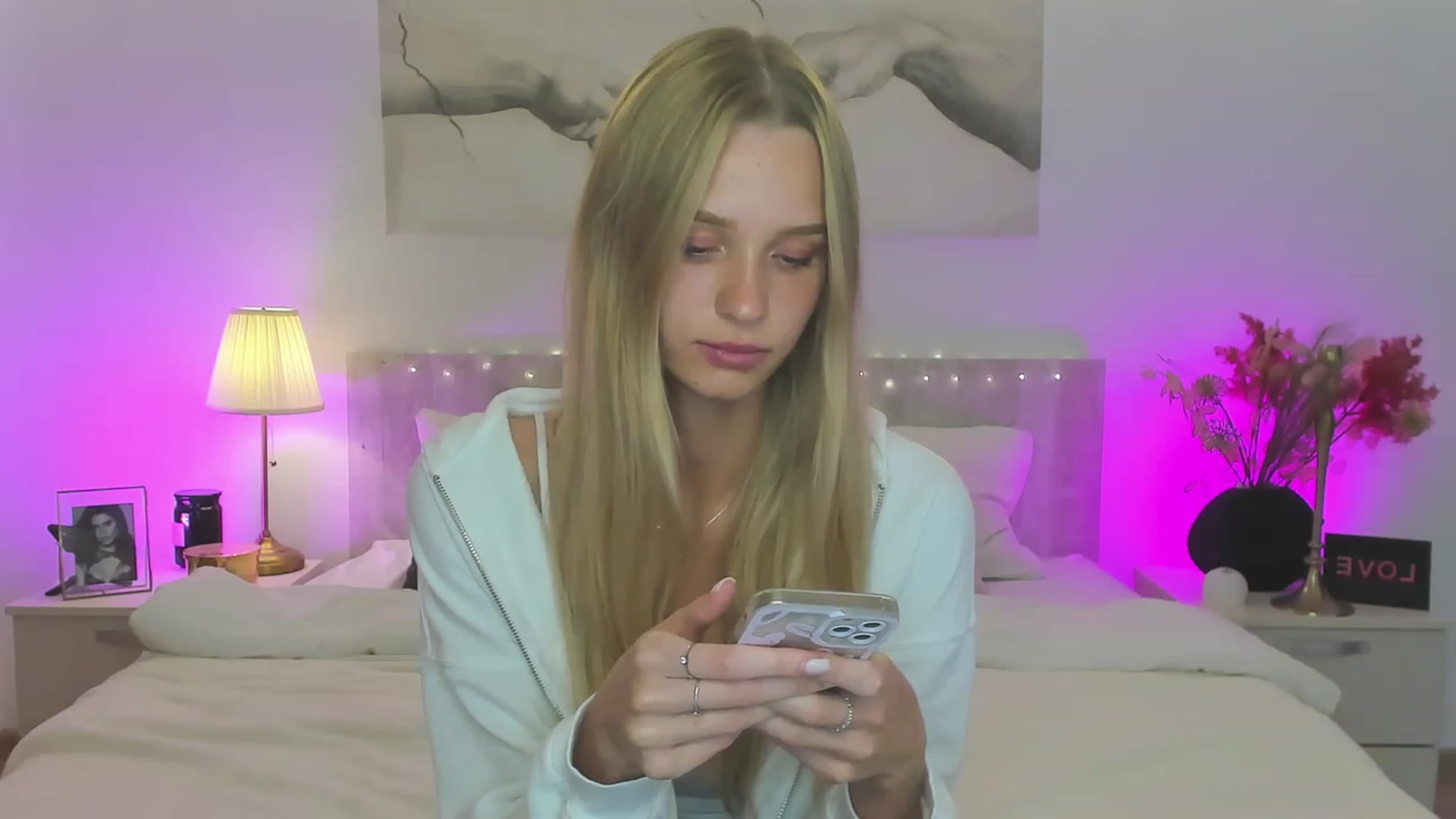 Gallery image thumbnail from Angell_XO's myfreecams stream on, 05/04/2023, 13:36 image 8 of 20