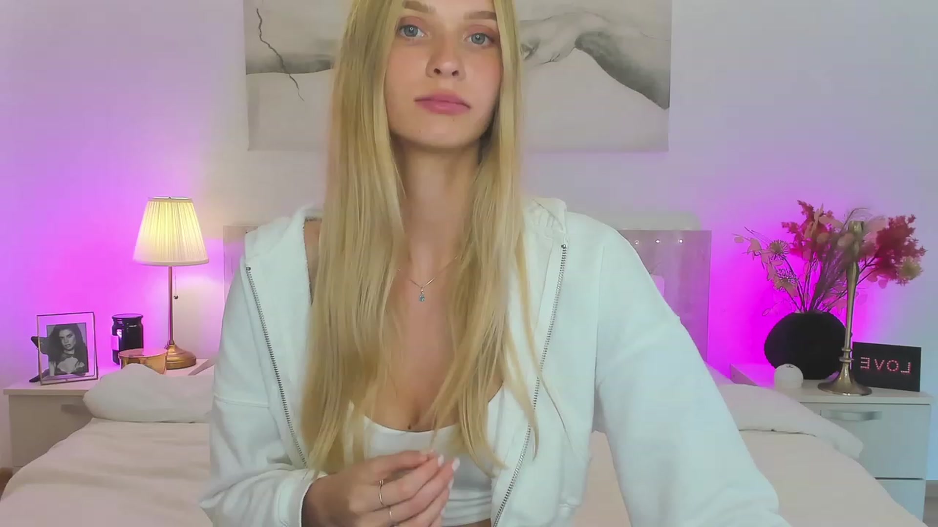 Gallery image thumbnail from Angell_XO's myfreecams stream on, 05/04/2023, 13:36 image 2 of 20
